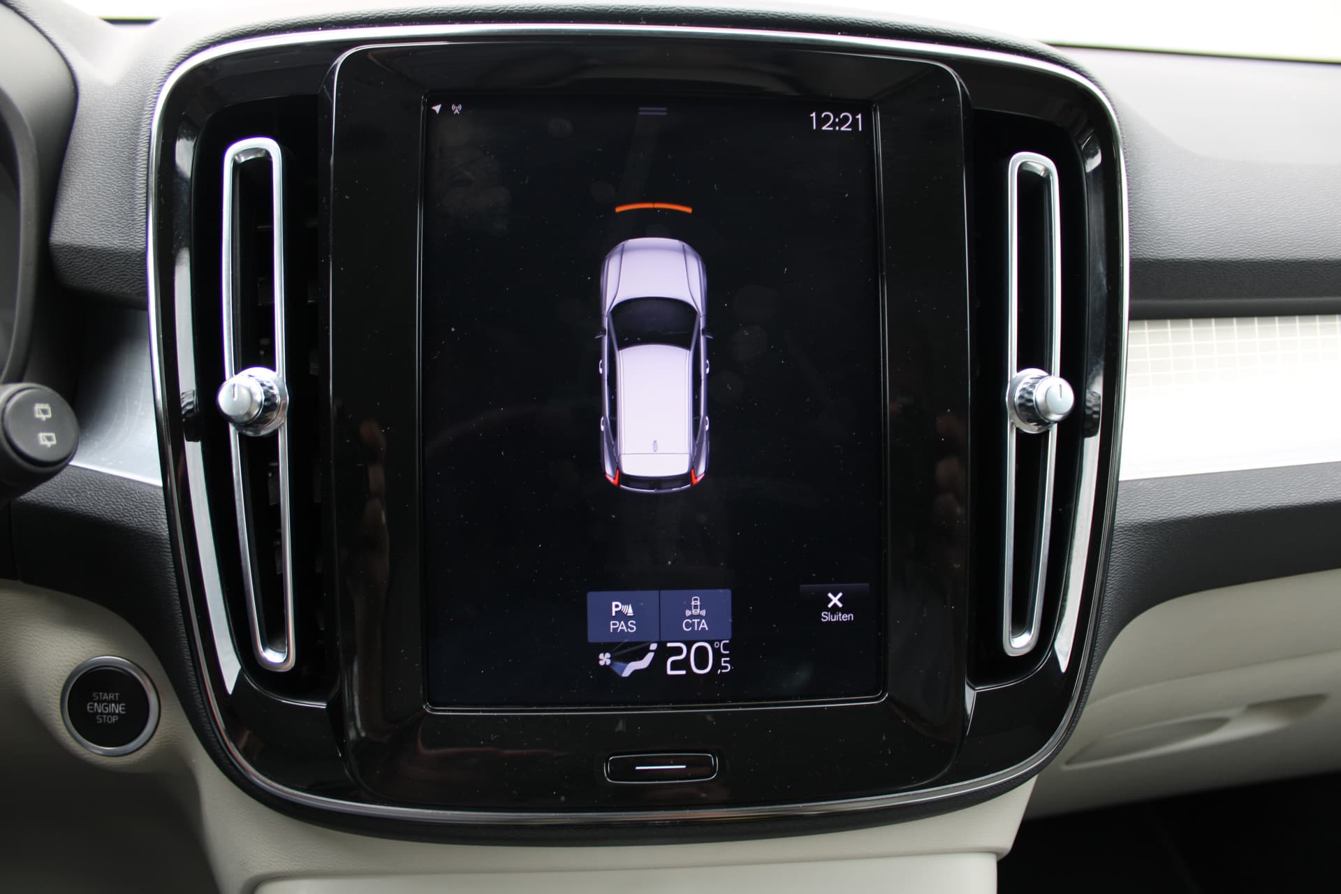 Volvo XC40 T5 Twin Engine Momentum Pro thumbnail 31