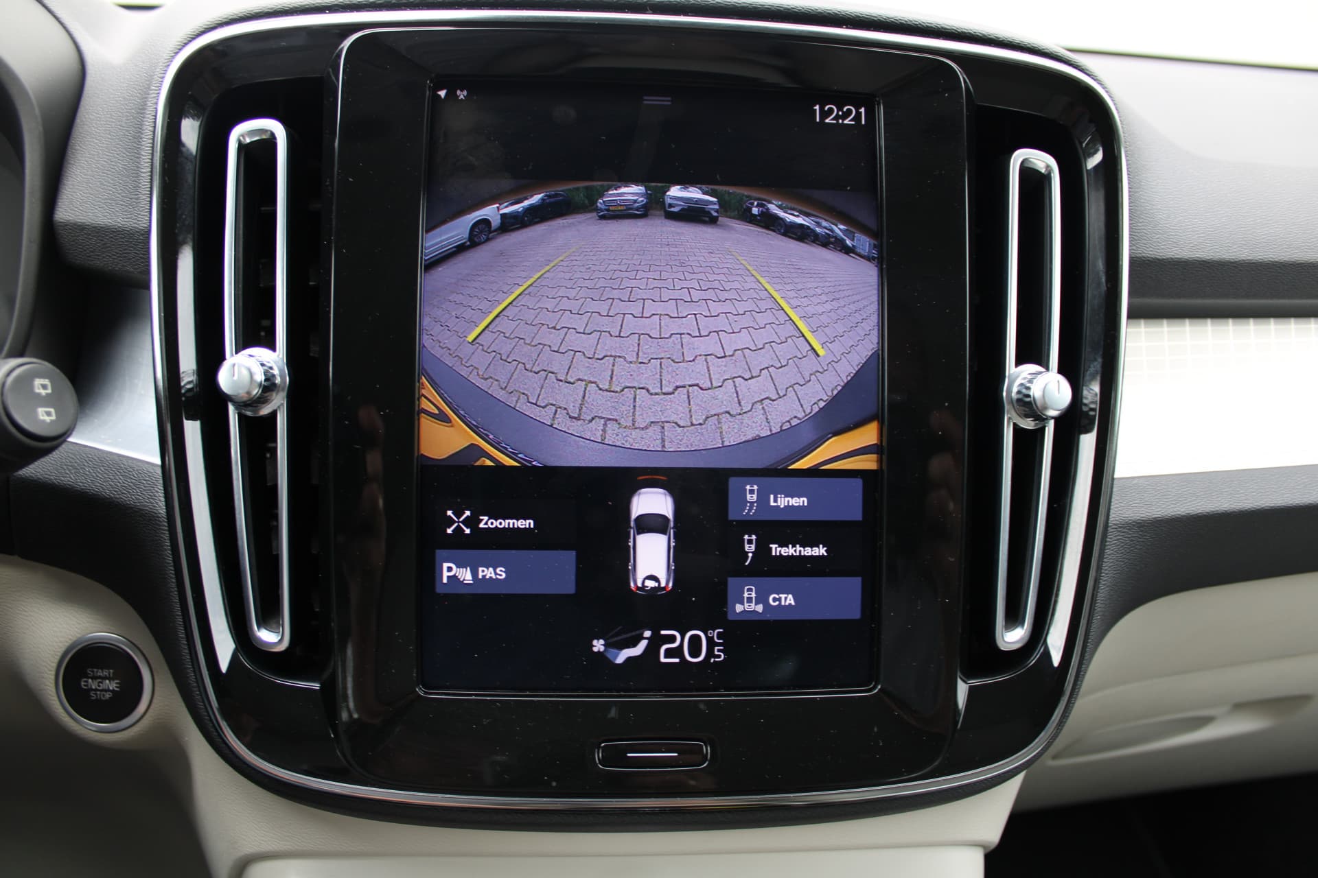 Volvo XC40 T5 Twin Engine Momentum Pro thumbnail 33