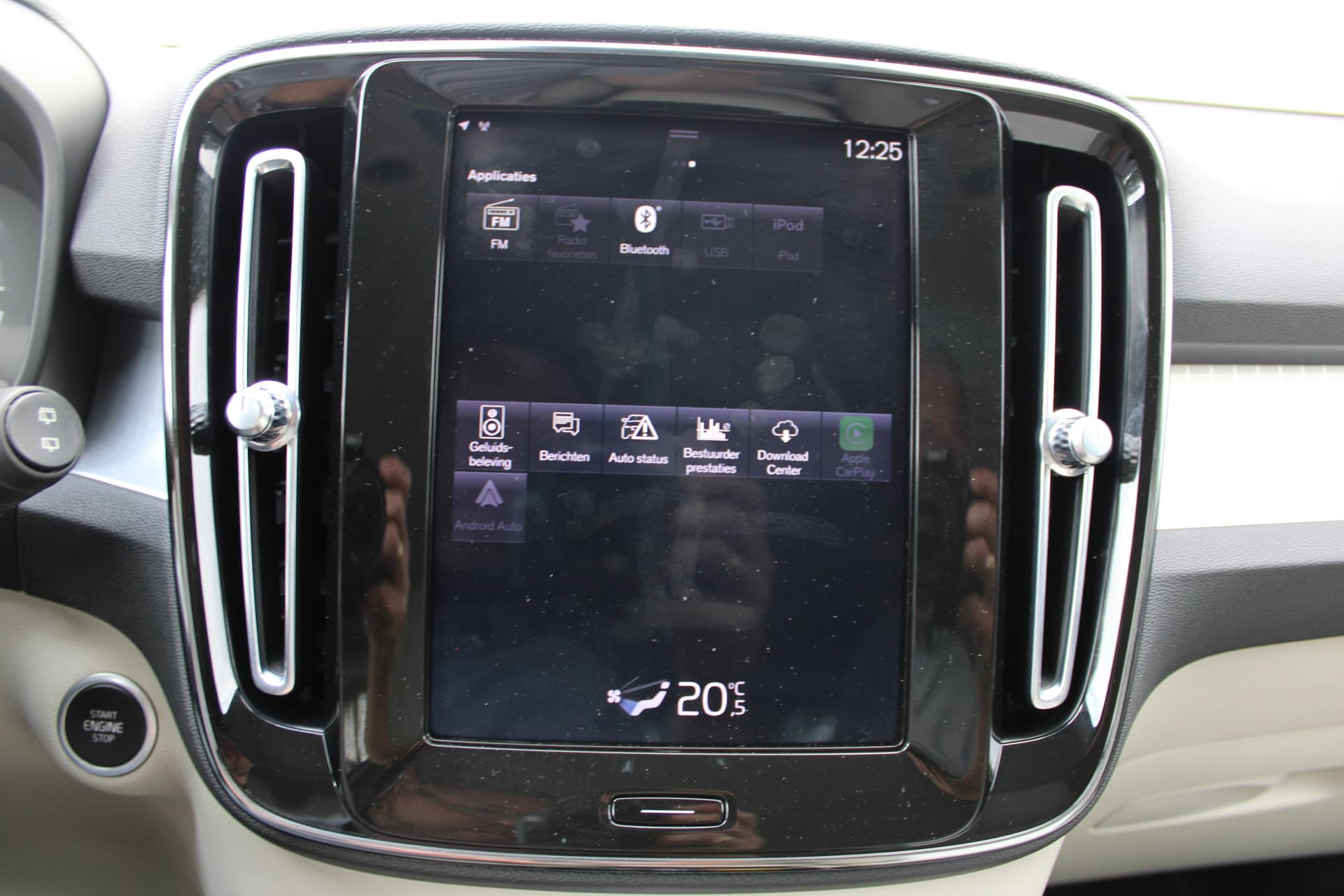 Volvo XC40 T5 Twin Engine Momentum Pro thumbnail 34