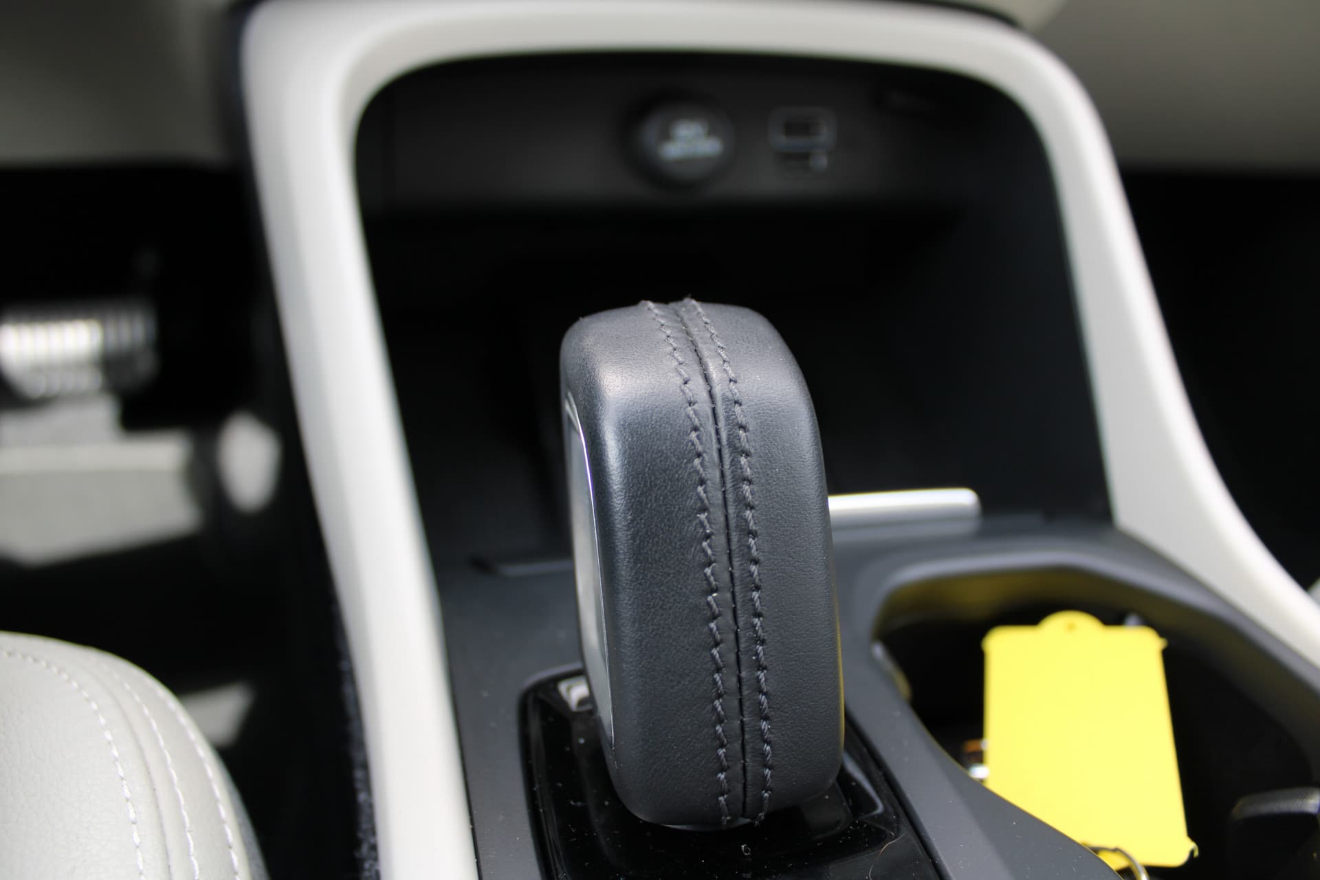 Volvo XC40 T5 Twin Engine Momentum Pro thumbnail 35