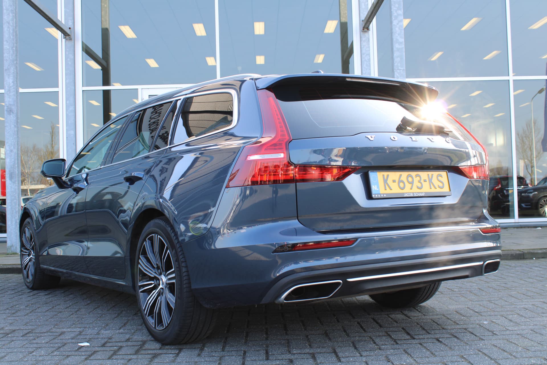 Volvo V60 B3 INSCRIPTION thumbnail 3