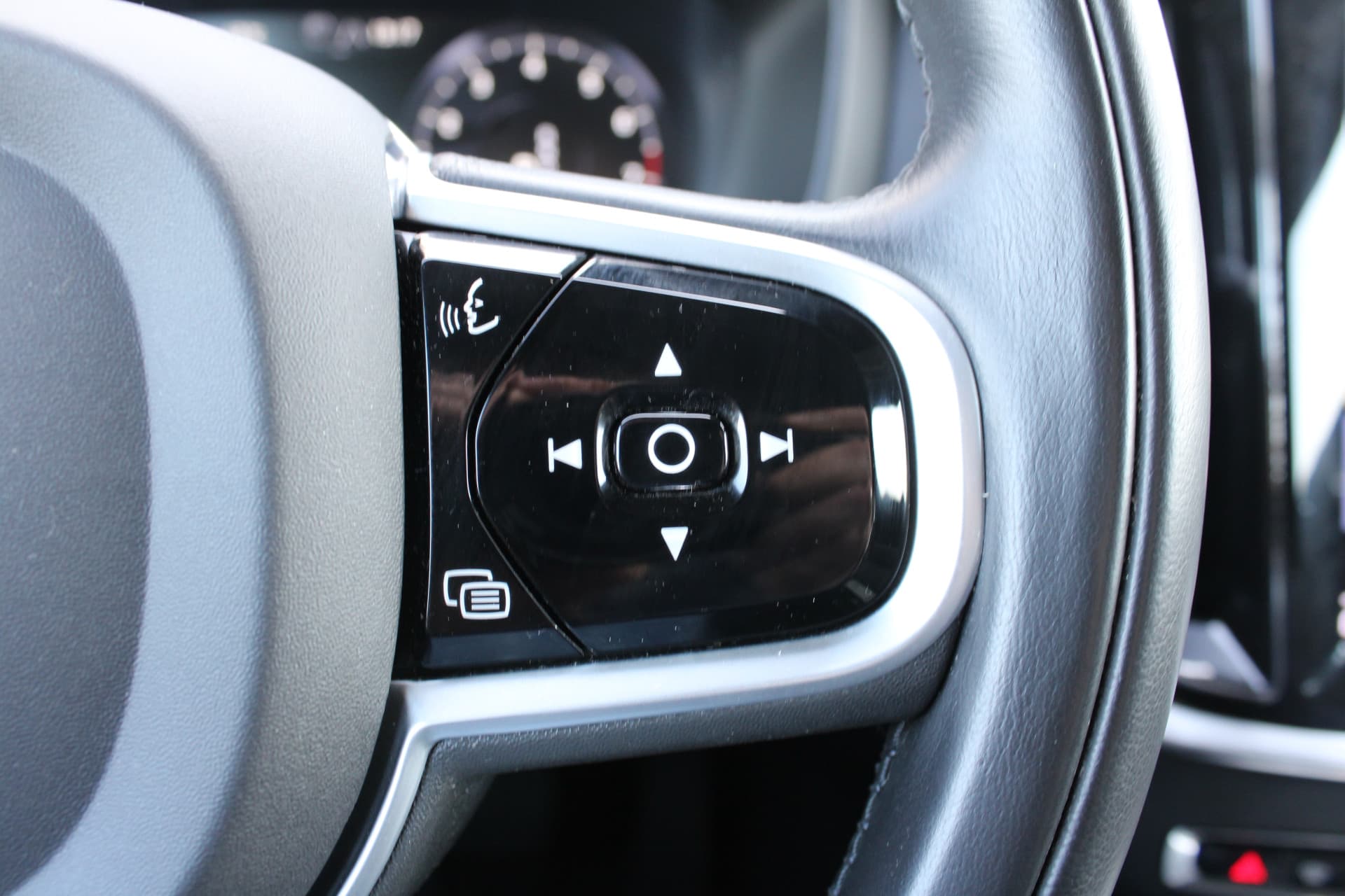 Volvo V60 B3 INSCRIPTION thumbnail 25