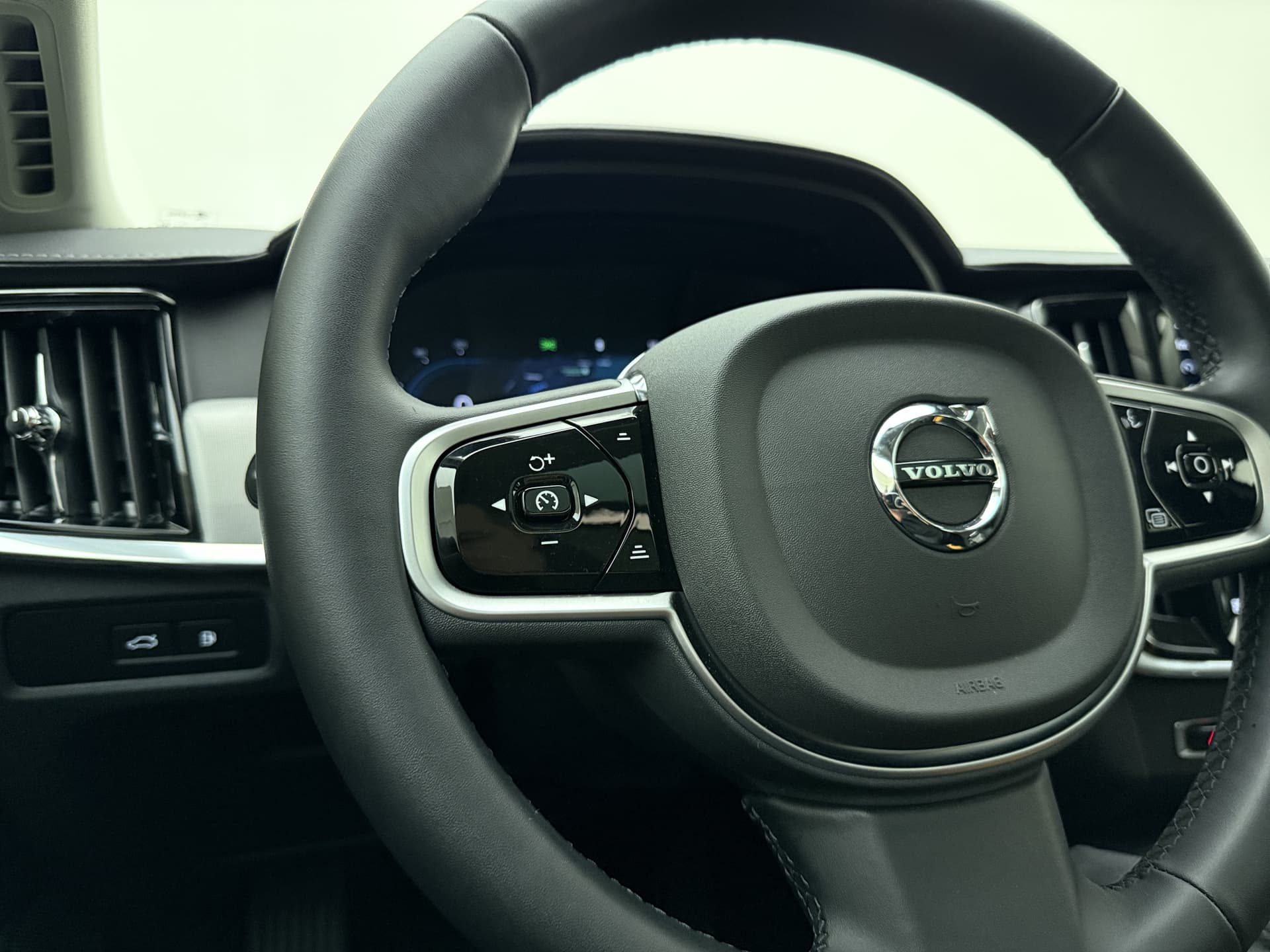 Volvo V90 T8 AWD 455pk Ultra Dark Panorama dak / HUD / 360 camera / Stoel/- stuurverwarming / thumbnail 38