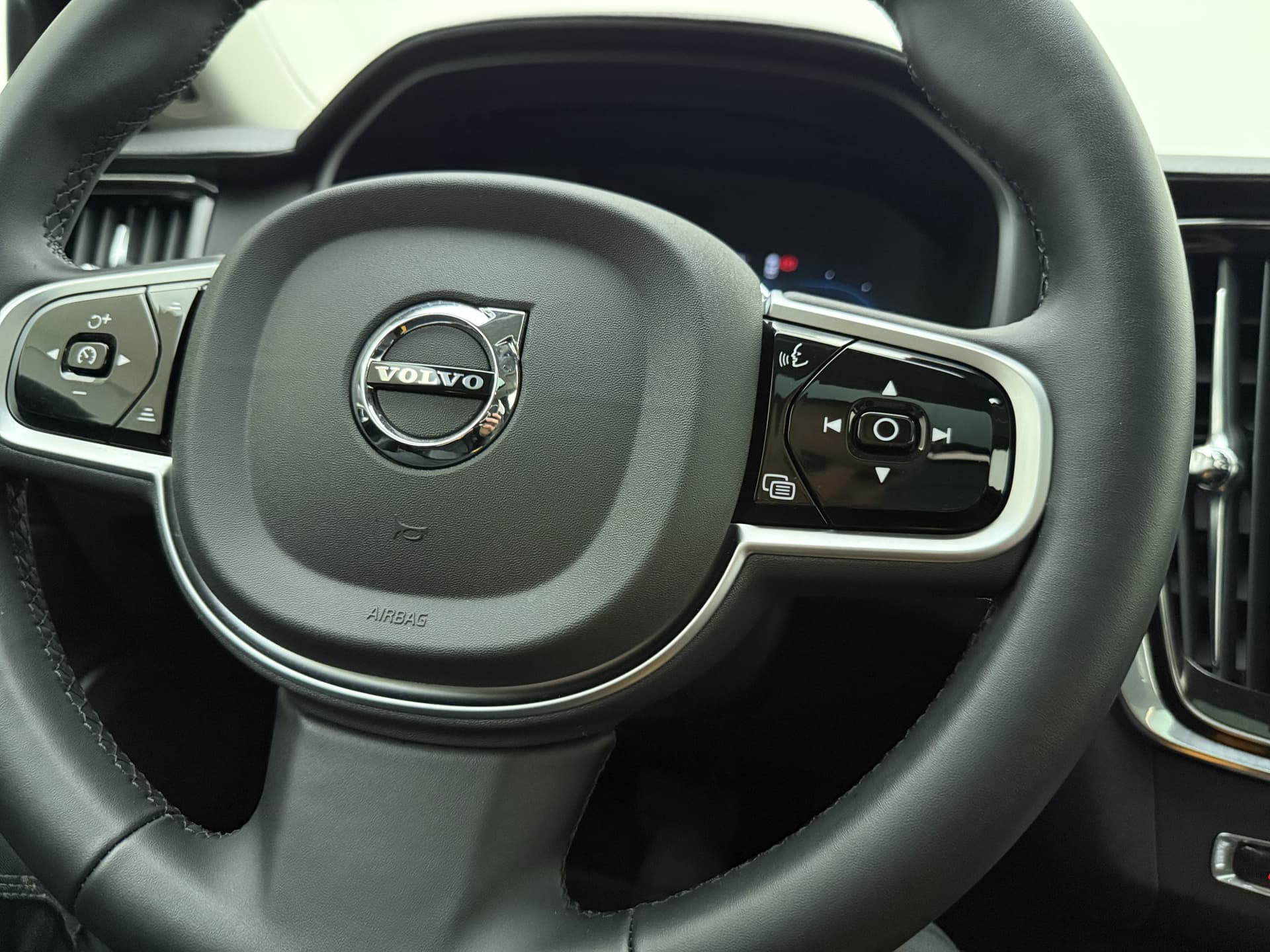 Volvo V90 T8 AWD 455pk Ultra Dark Panorama dak / HUD / 360 camera / Stoel/- stuurverwarming / thumbnail 39