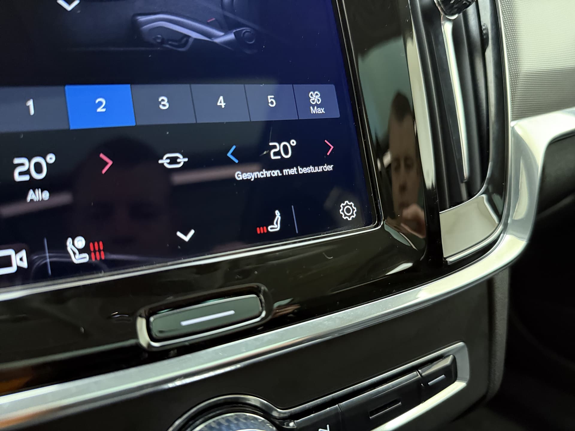 Volvo V90 T8 AWD 455pk Ultra Dark Panorama dak / HUD / 360 camera / Stoel/- stuurverwarming / thumbnail 42