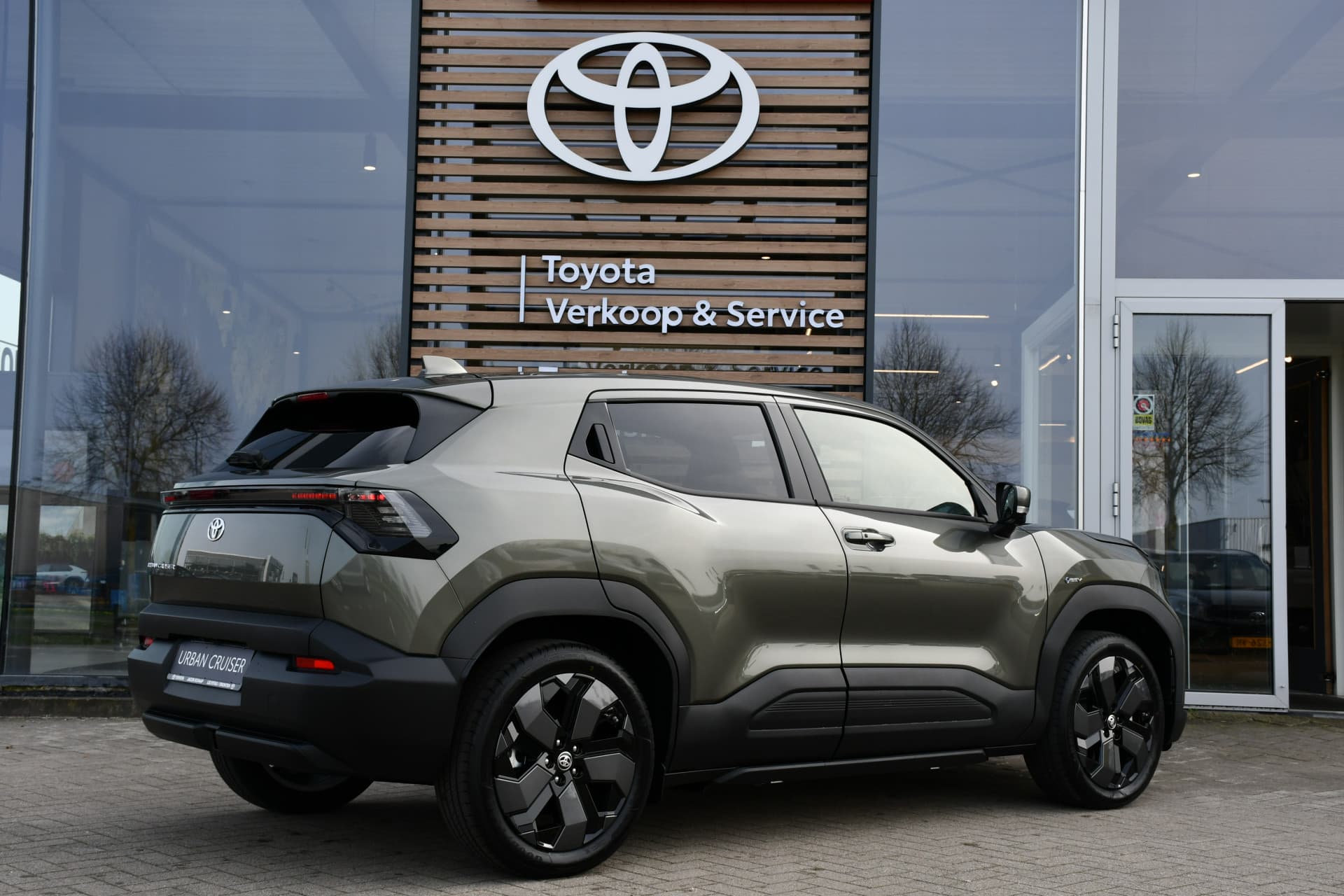 Toyota Urban Cruiser Executive 61 kWh Automaat 174pk thumbnail 7