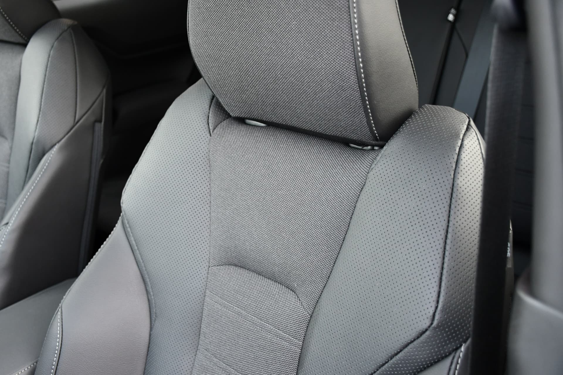 Toyota Urban Cruiser Executive 61 kWh Automaat 174pk thumbnail 10