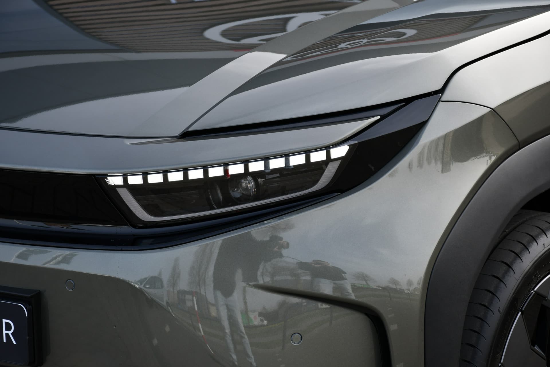 Toyota Urban Cruiser Executive 61 kWh Automaat 174pk thumbnail 13