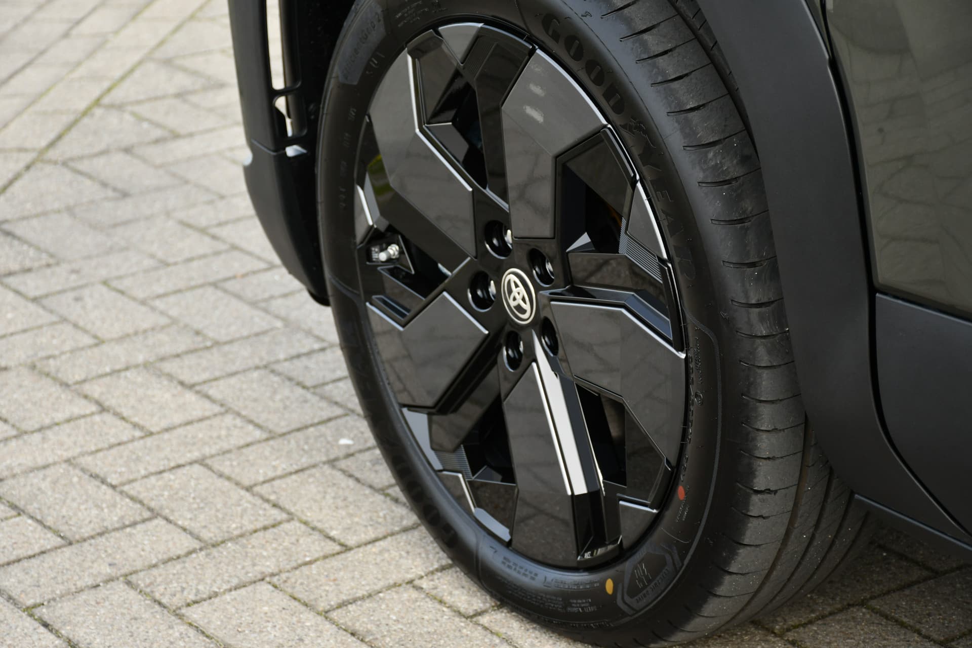 Toyota Urban Cruiser Executive 61 kWh Automaat 174pk thumbnail 16