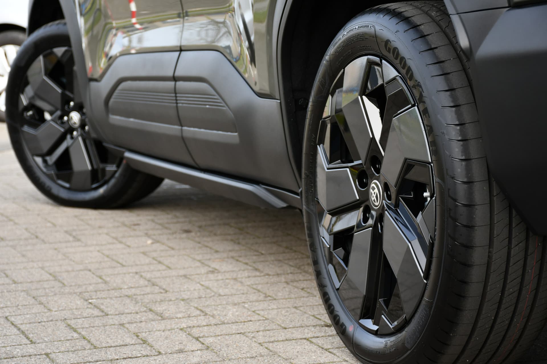 Toyota Urban Cruiser Executive 61 kWh Automaat 174pk thumbnail 24