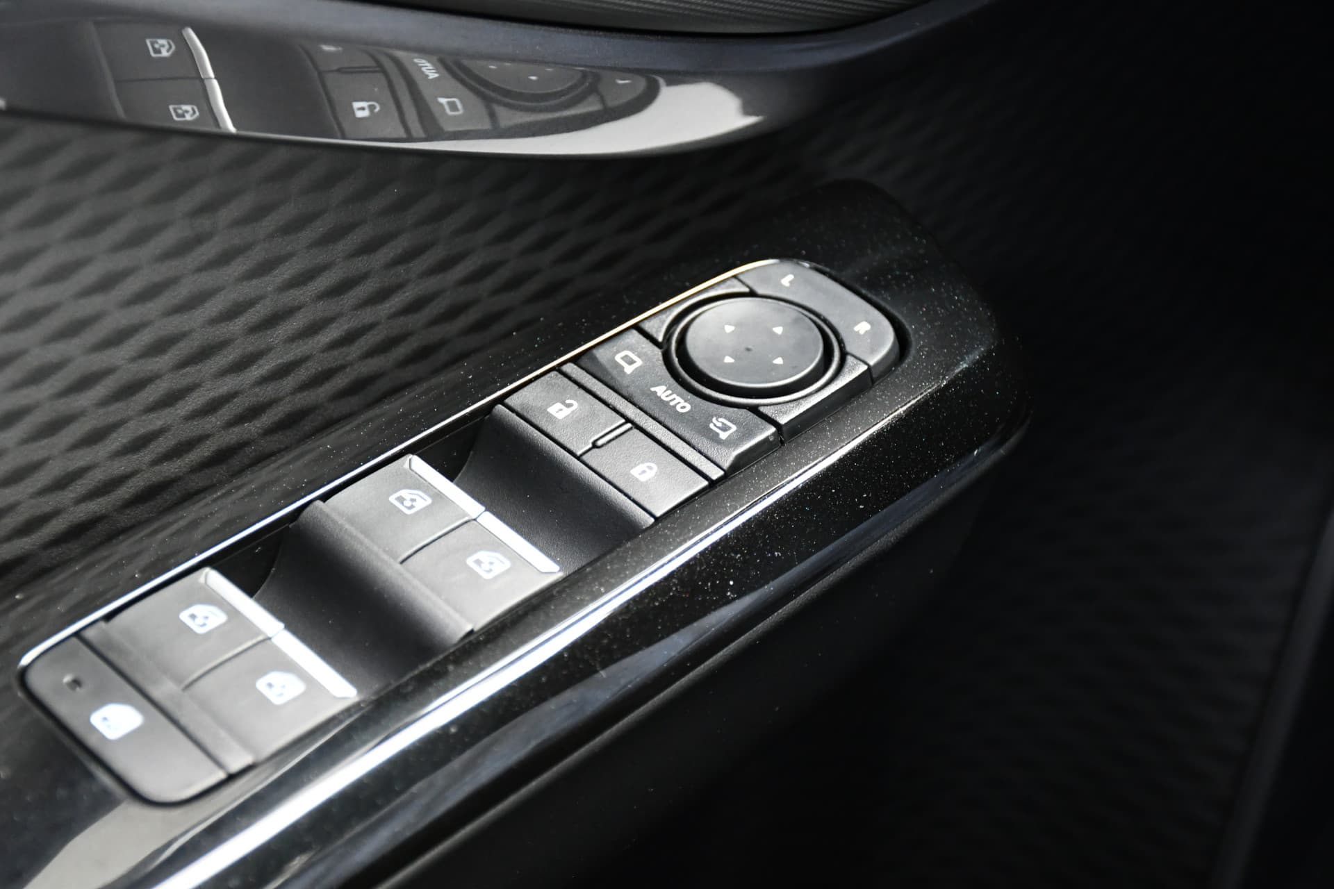 Toyota Urban Cruiser Executive 61 kWh Automaat 174pk thumbnail 42