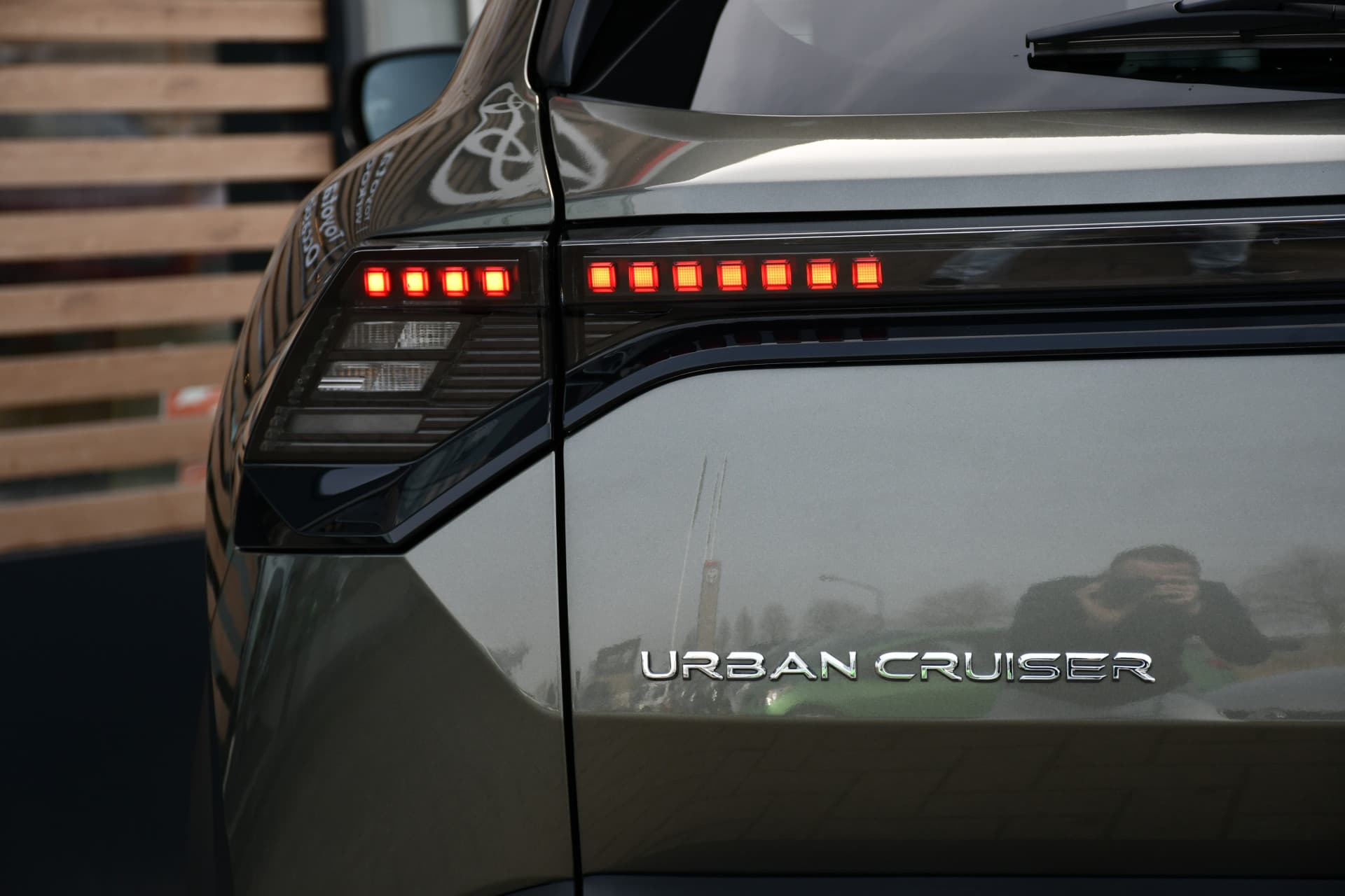 Toyota Urban Cruiser Executive 61 kWh Automaat 174pk thumbnail 43