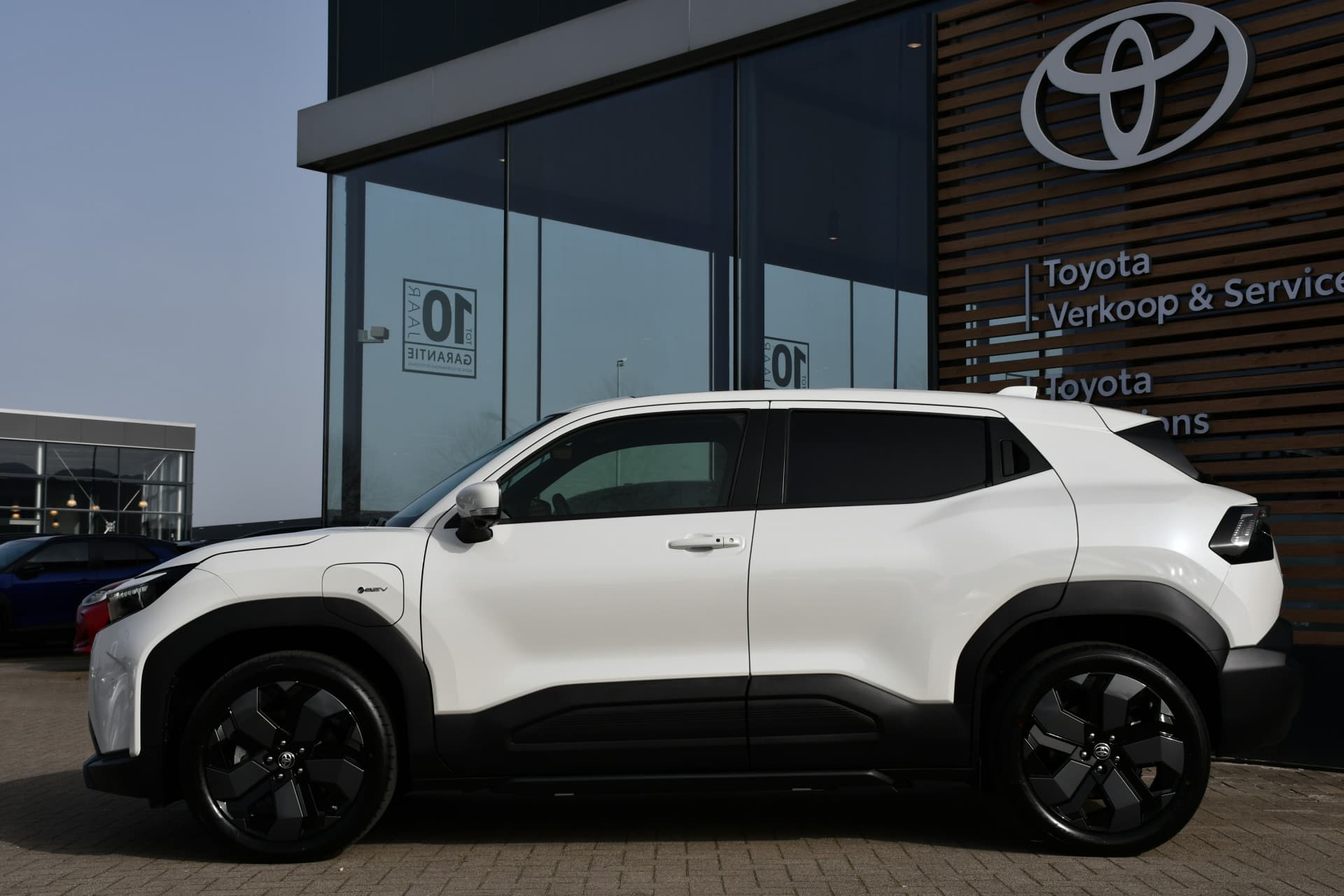 Toyota Urban Cruiser Executive 61 kWh Automaat 174pk thumbnail 5