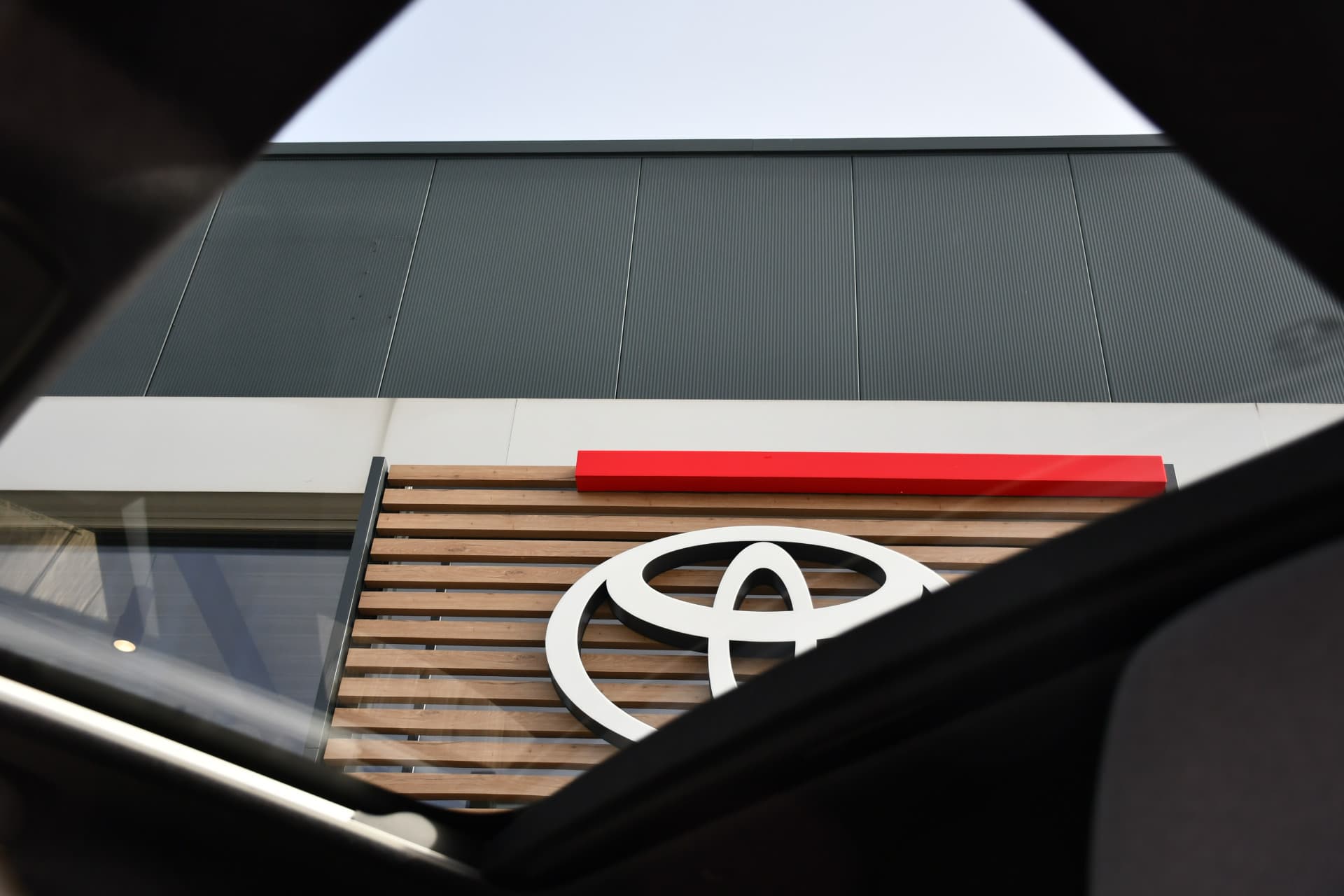 Toyota Urban Cruiser Executive 61 kWh Automaat 174pk thumbnail 6