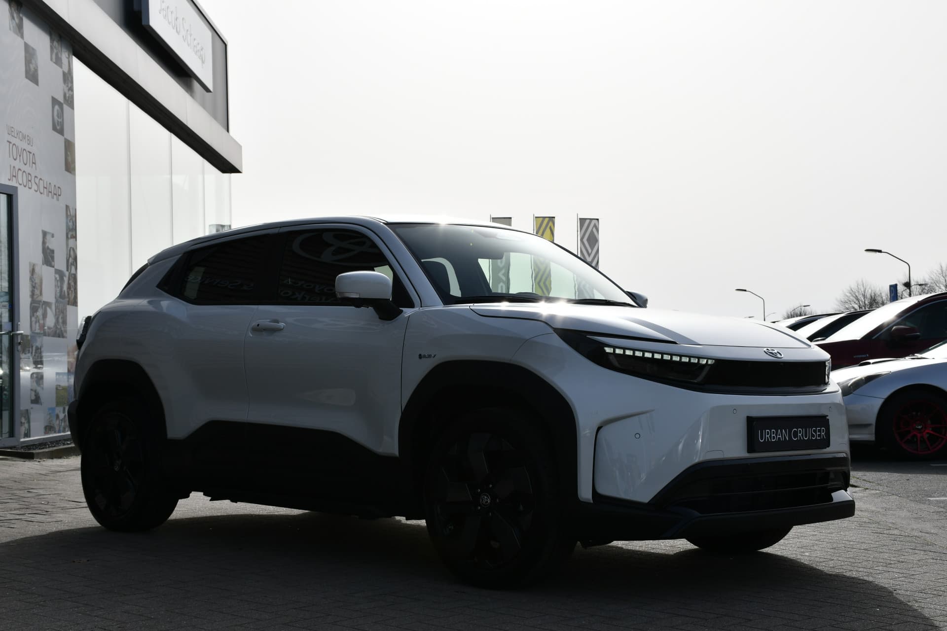 Toyota Urban Cruiser Executive 61 kWh Automaat 174pk thumbnail 9