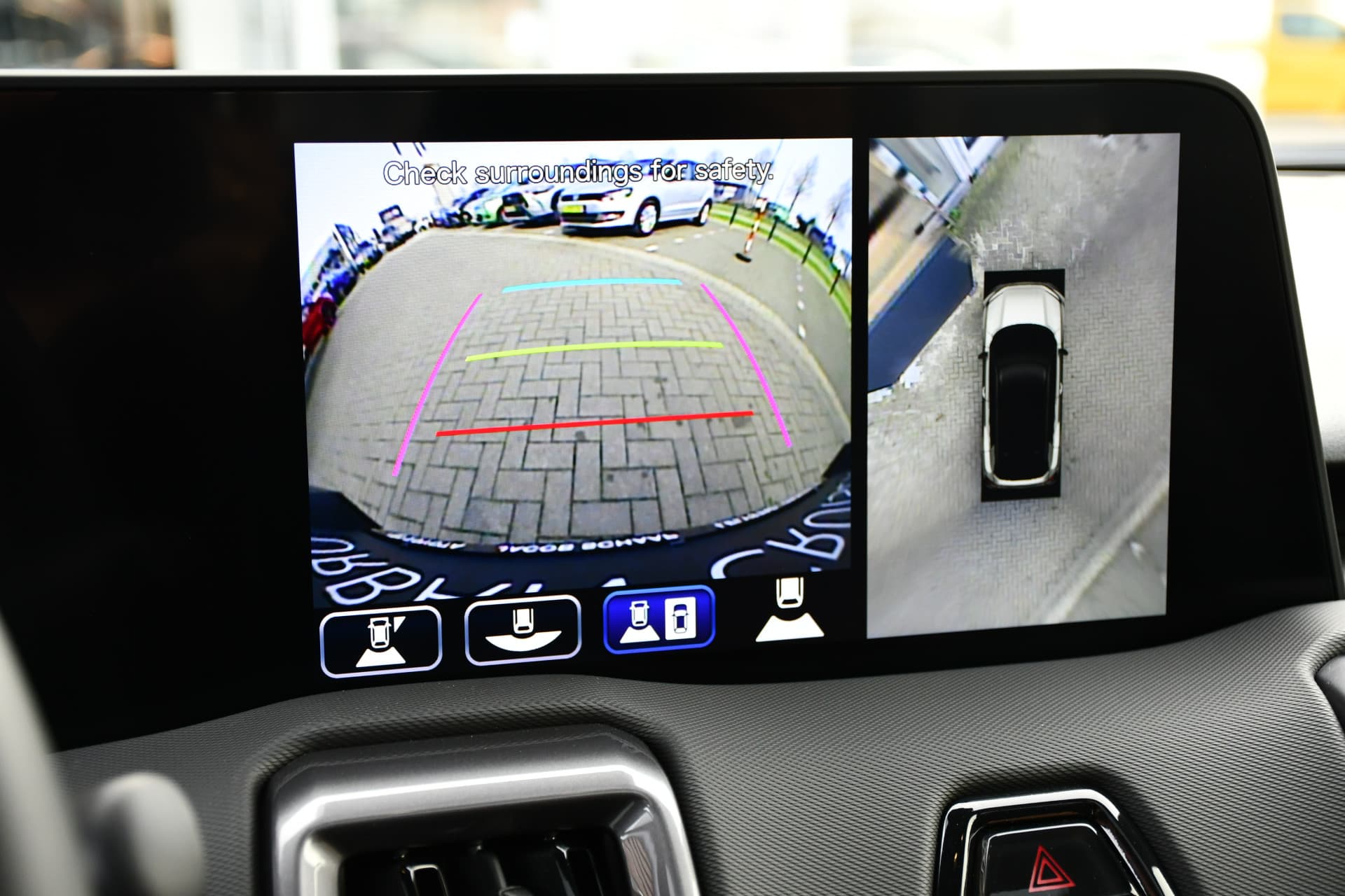 Toyota Urban Cruiser Executive 61 kWh Automaat 174pk thumbnail 10