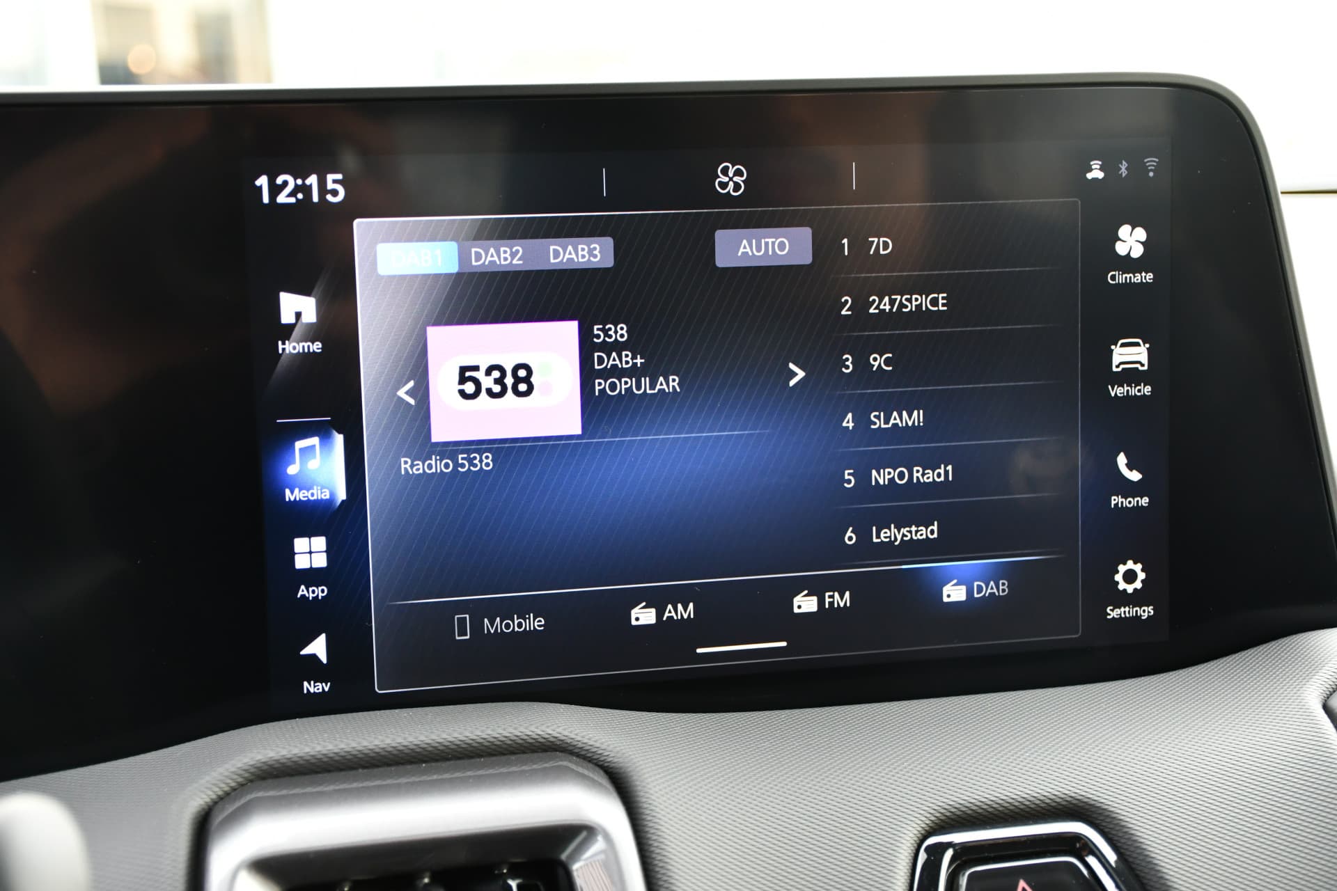 Toyota Urban Cruiser Executive 61 kWh Automaat 174pk thumbnail 12