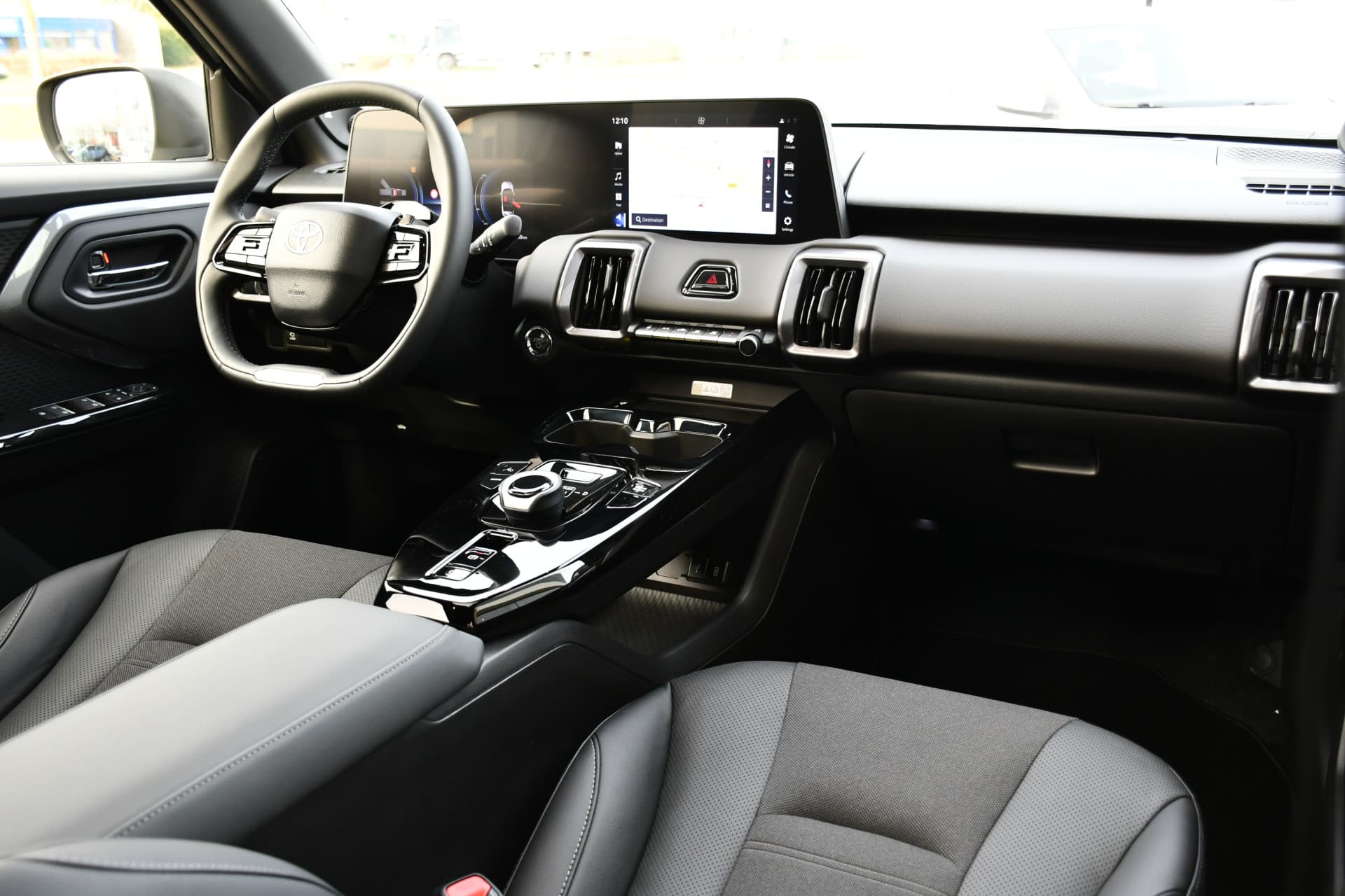 Toyota Urban Cruiser Executive 61 kWh Automaat 174pk thumbnail 21