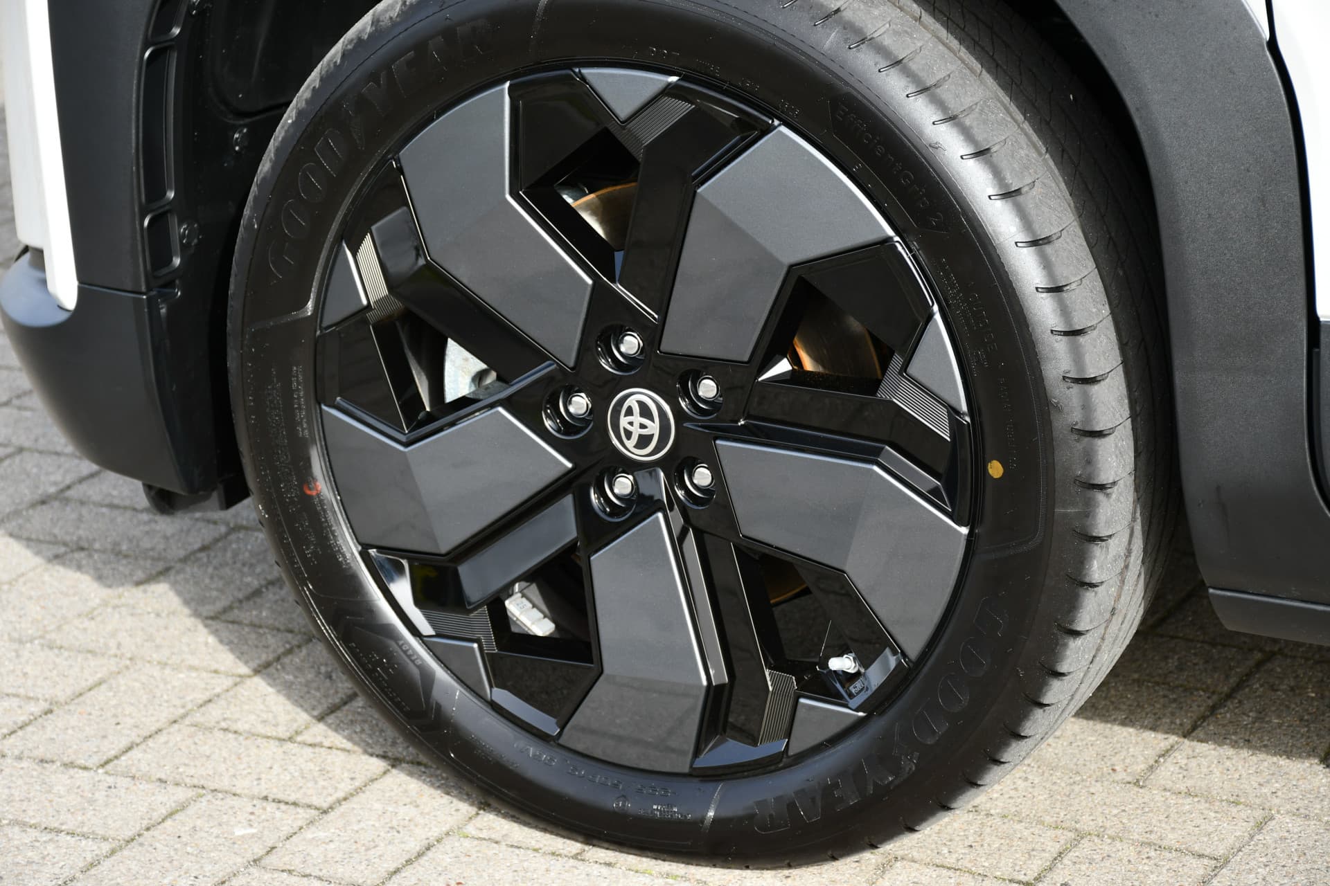 Toyota Urban Cruiser Executive 61 kWh Automaat 174pk thumbnail 22