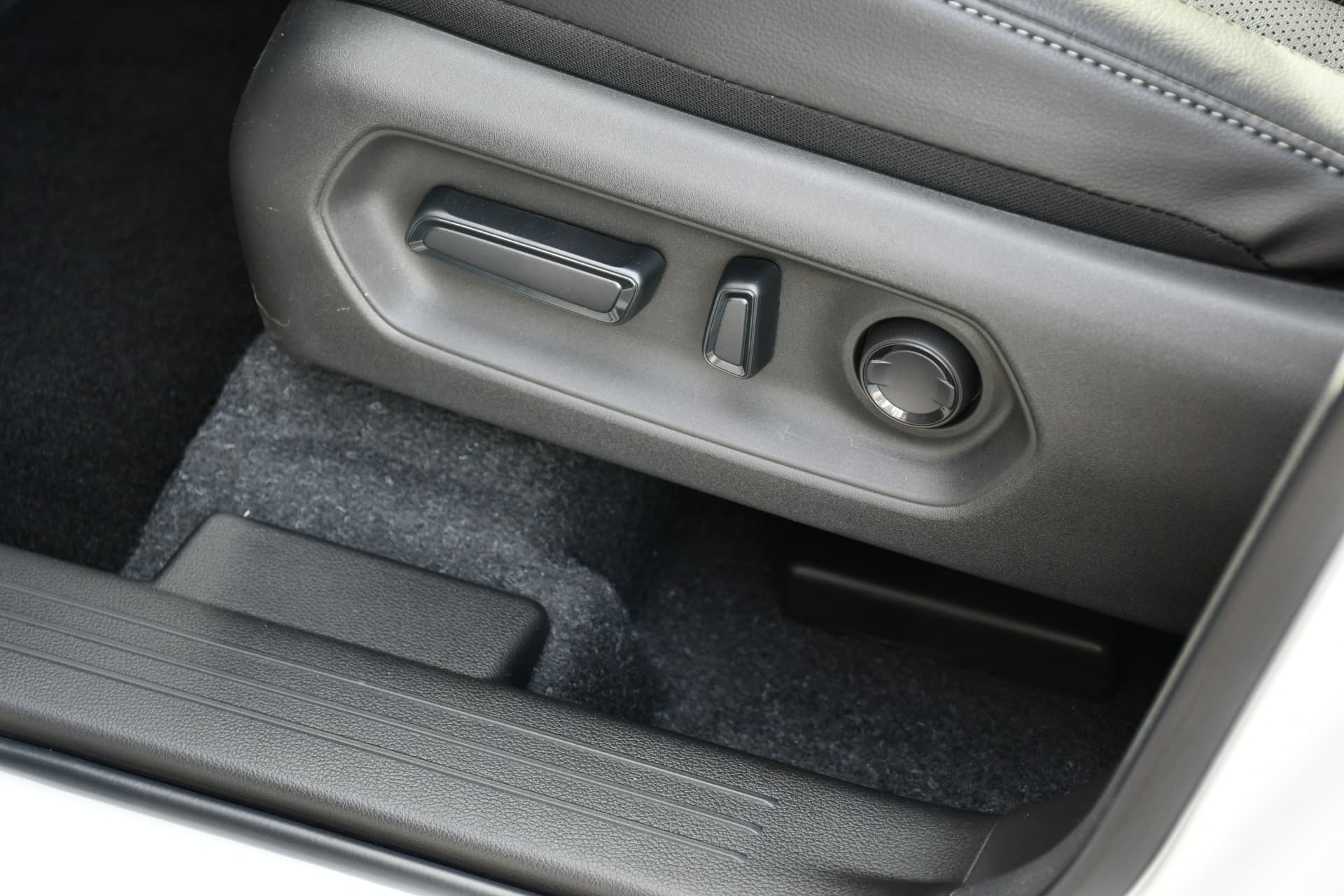 Toyota Urban Cruiser Executive 61 kWh Automaat 174pk thumbnail 30