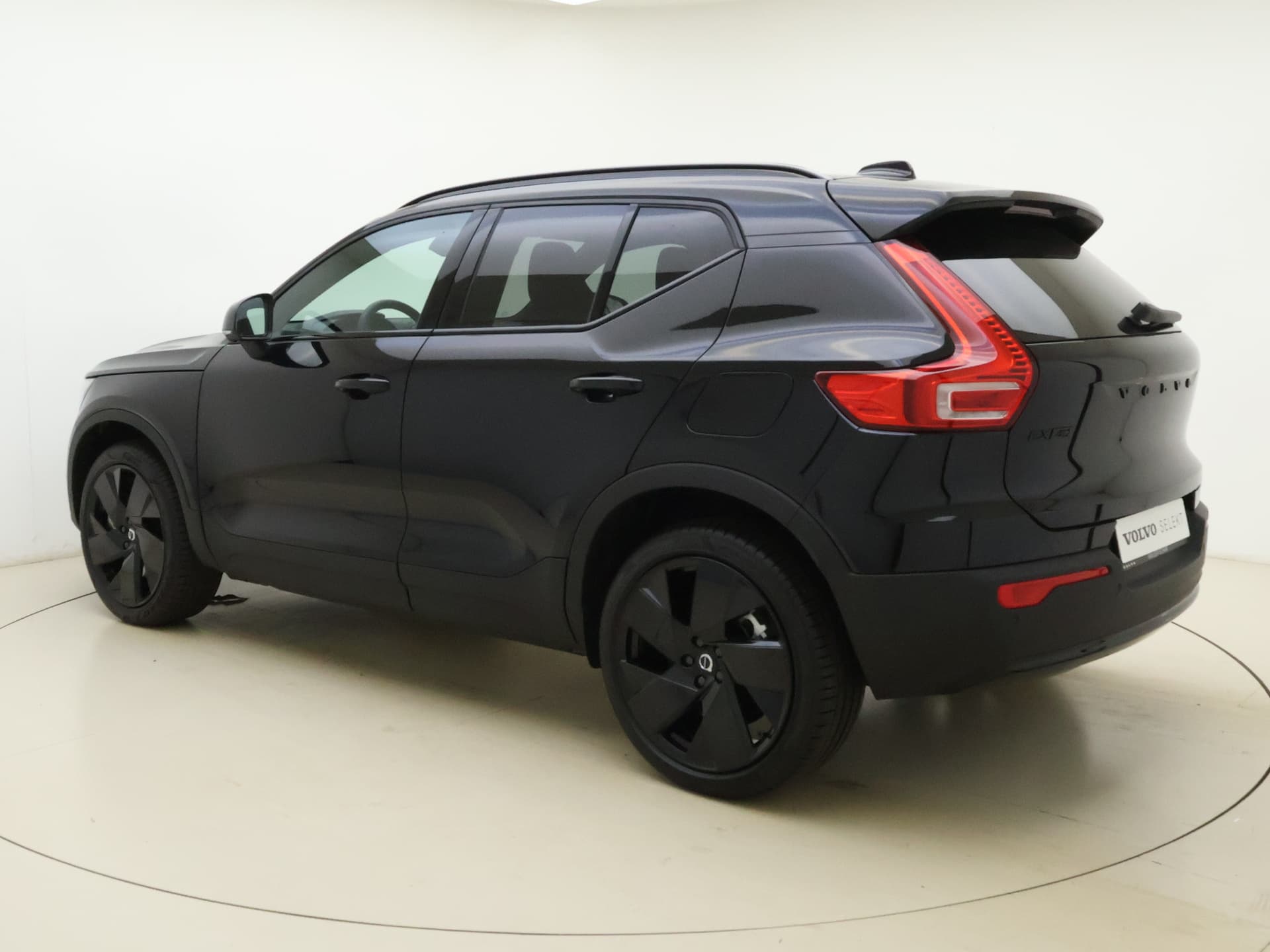 Volvo EX40 Extended Range Plus Black Edition / Pixel Koplampen / 360 Camera / 20'' / Nubuck / Harman&Kardon Audio / Getint Glas / ACC / BLIS / Stoel + Stuurw. Verwarming / thumbnail 3