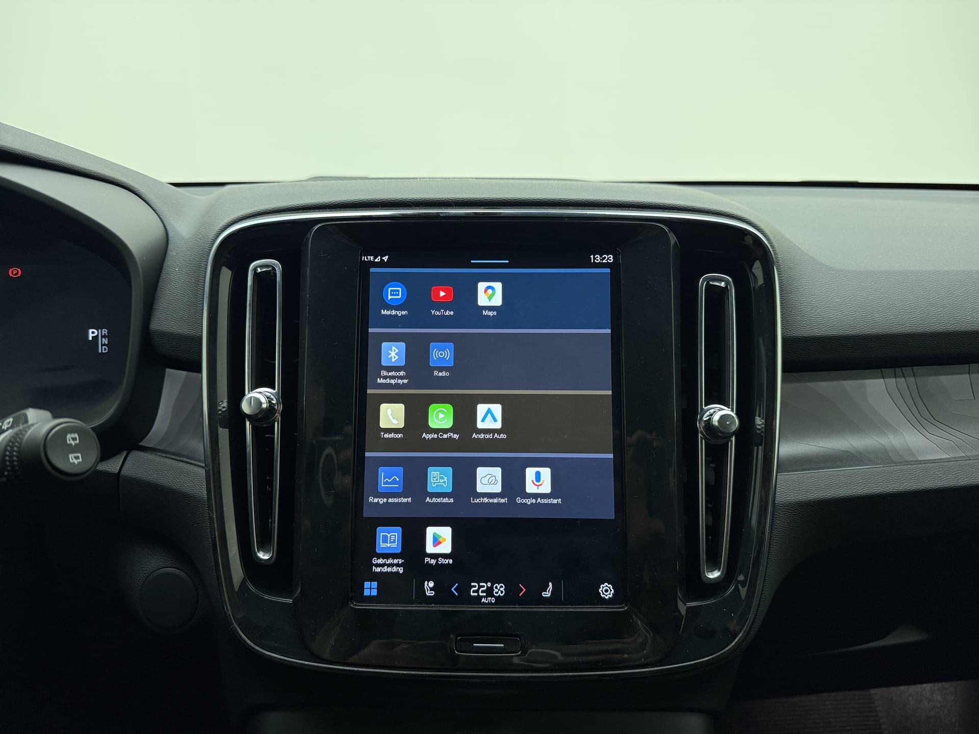 Volvo EX40 Extended Range Plus Black Edition / Pixel Koplampen / 360 Camera / 20'' / Nubuck / Harman&Kardon Audio / Getint Glas / ACC / BLIS / Stoel + Stuurw. Verwarming / thumbnail 15