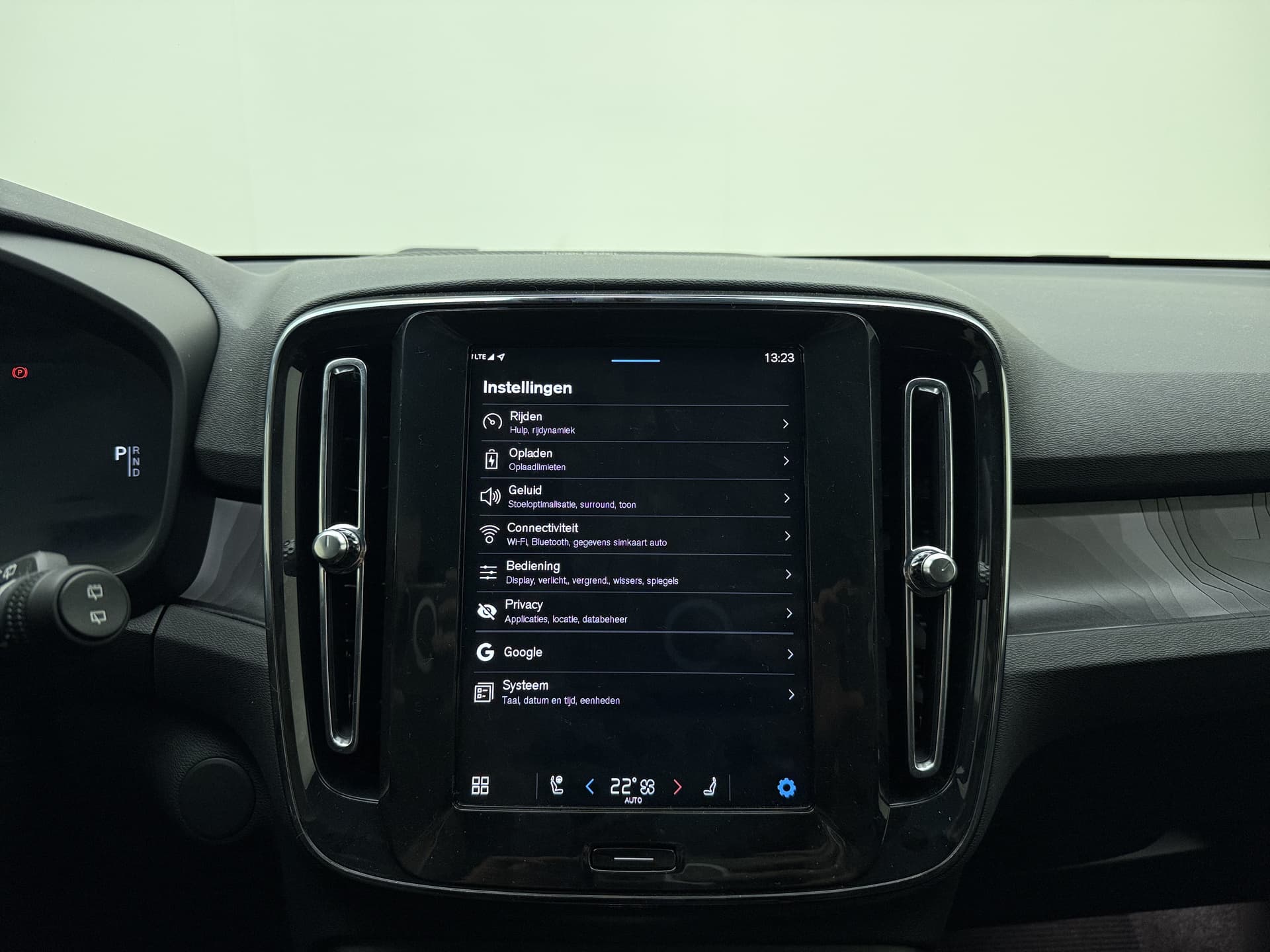 Volvo EX40 Extended Range Plus Black Edition / Pixel Koplampen / 360 Camera / 20'' / Nubuck / Harman&Kardon Audio / Getint Glas / ACC / BLIS / Stoel + Stuurw. Verwarming / thumbnail 16