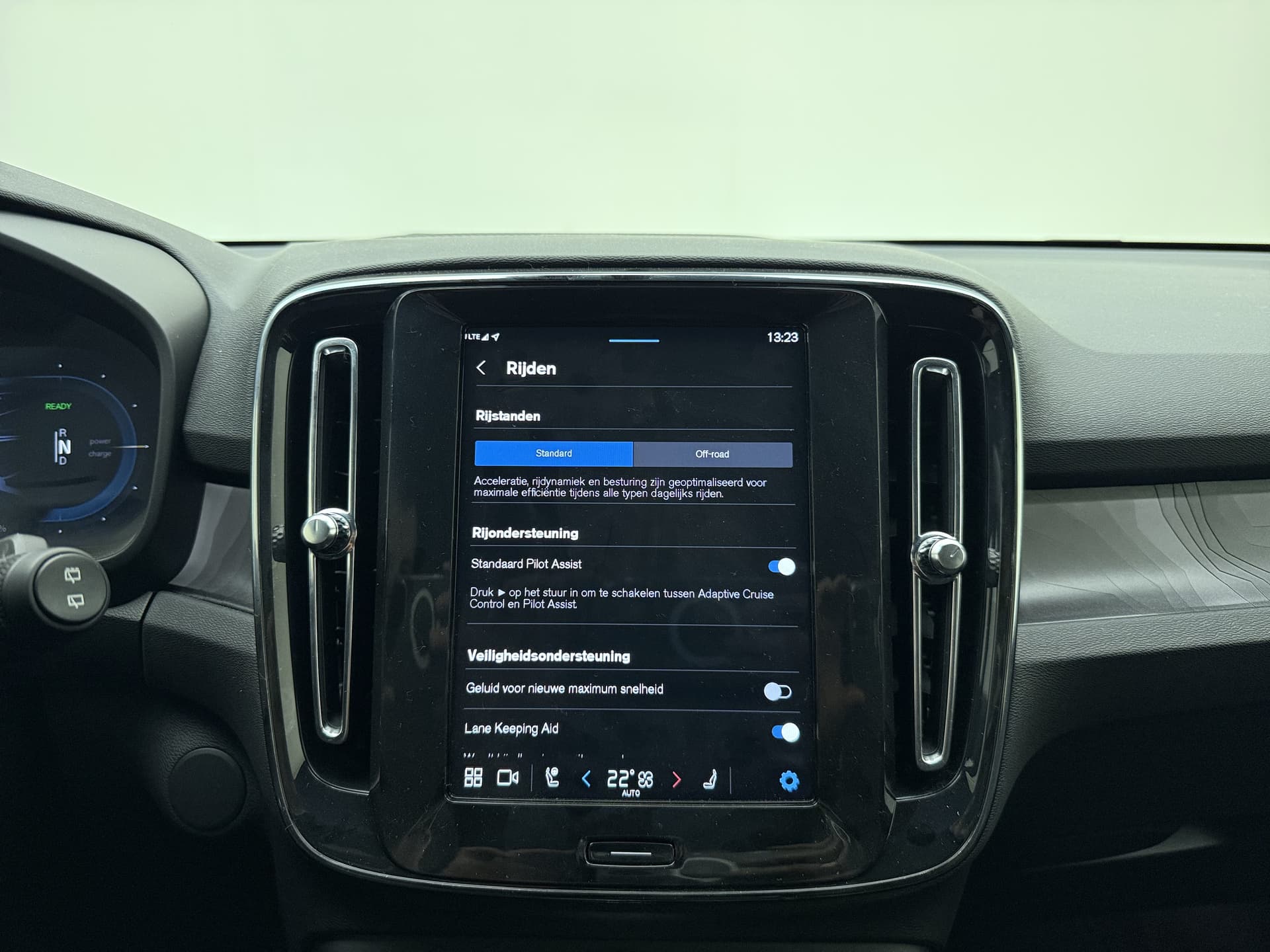 Volvo EX40 Extended Range Plus Black Edition / Pixel Koplampen / 360 Camera / 20'' / Nubuck / Harman&Kardon Audio / Getint Glas / ACC / BLIS / Stoel + Stuurw. Verwarming / thumbnail 17