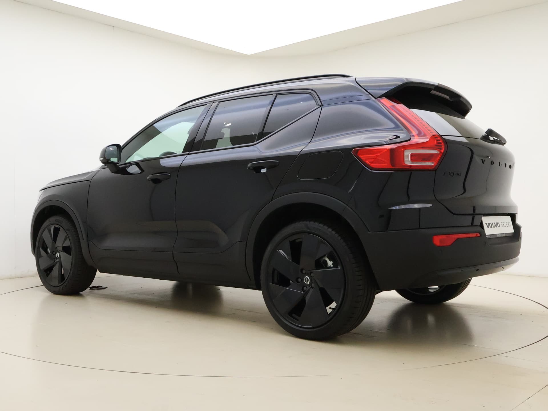 Volvo EX40 Extended Range Plus Black Edition / Pixel Koplampen / 360 Camera / 20'' / Nubuck / Harman&Kardon Audio / Getint Glas / ACC / BLIS / Stoel + Stuurw. Verwarming / thumbnail 19