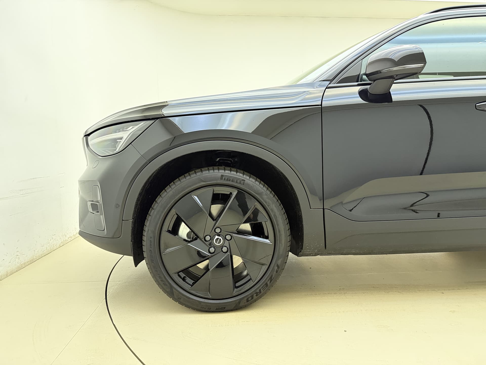 Volvo EX40 Extended Range Plus Black Edition / Pixel Koplampen / 360 Camera / 20'' / Nubuck / Harman&Kardon Audio / Getint Glas / ACC / BLIS / Stoel + Stuurw. Verwarming / thumbnail 23