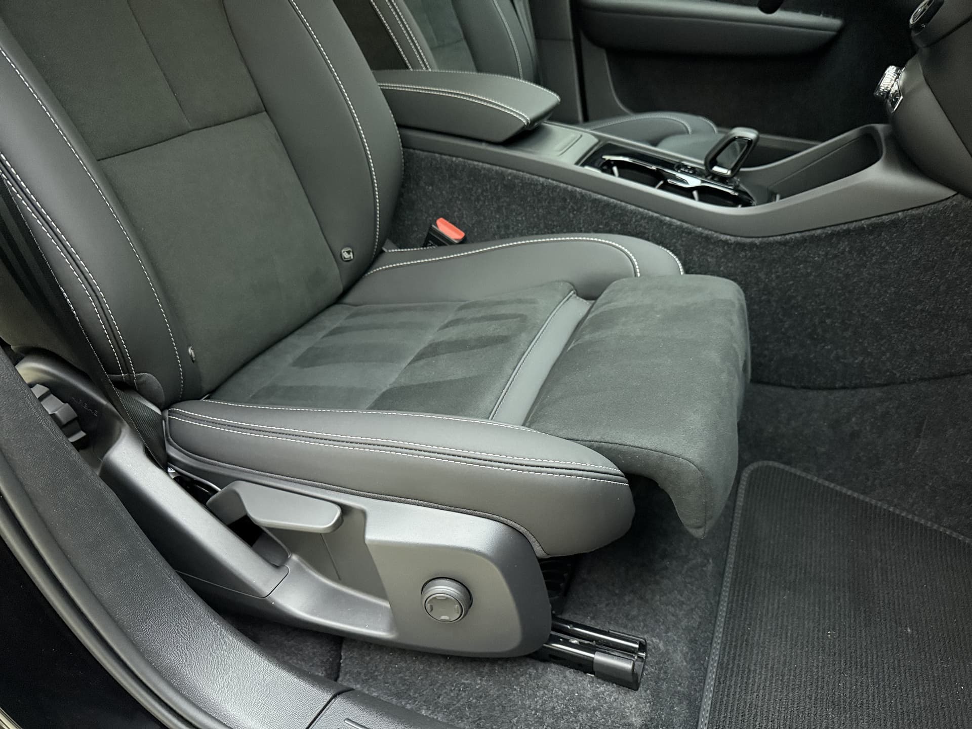 Volvo EX40 Extended Range Plus Black Edition / Pixel Koplampen / 360 Camera / 20'' / Nubuck / Harman&Kardon Audio / Getint Glas / ACC / BLIS / Stoel + Stuurw. Verwarming / thumbnail 29