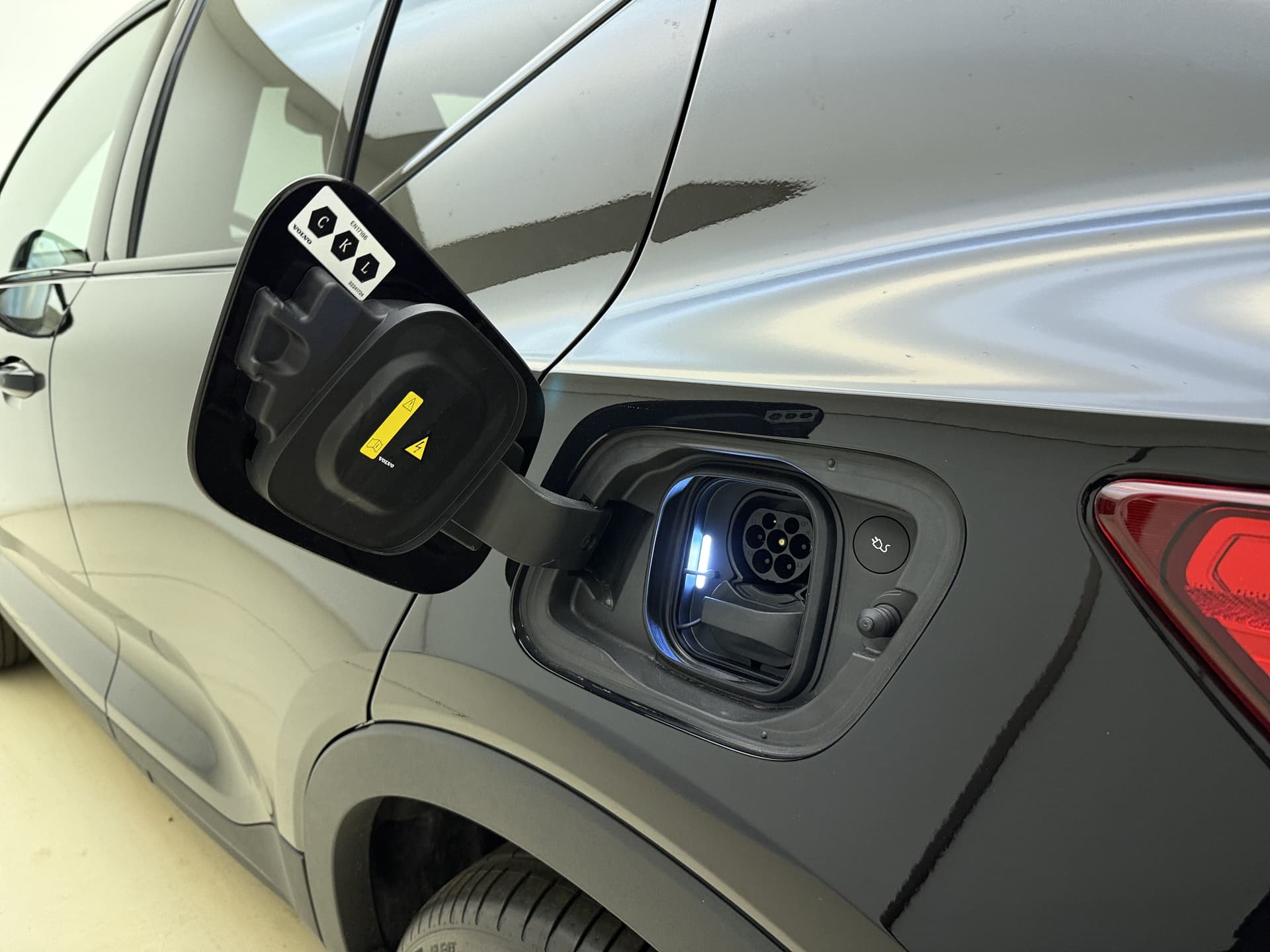 Volvo EX40 Extended Range Plus Black Edition / Pixel Koplampen / 360 Camera / 20'' / Nubuck / Harman&Kardon Audio / Getint Glas / ACC / BLIS / Stoel + Stuurw. Verwarming / thumbnail 31