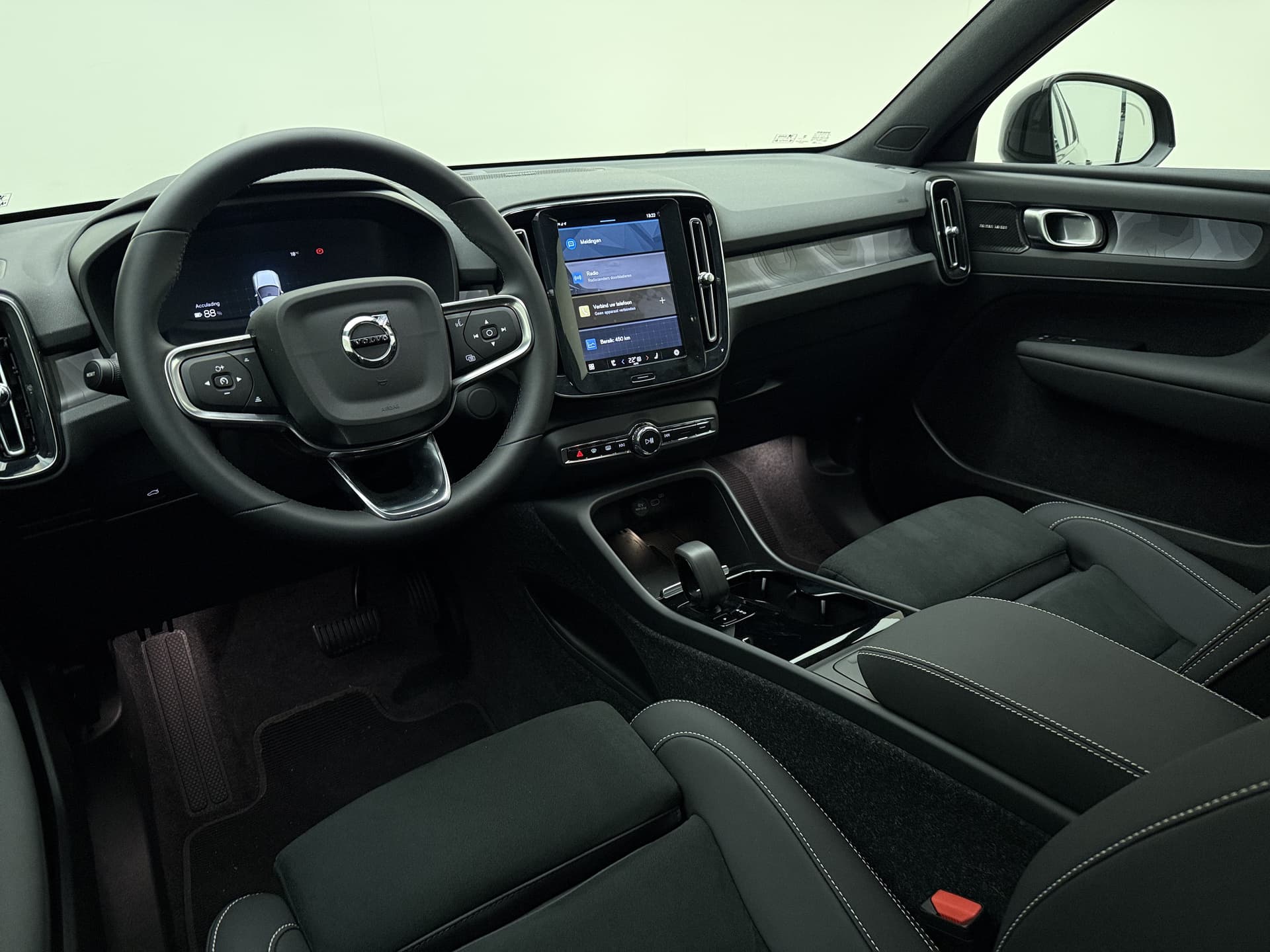 Volvo EX40 Extended Range Plus Black Edition / Pixel Koplampen / 360 Camera / 20'' / Nubuck / Harman&Kardon Audio / Getint Glas / ACC / BLIS / Stoel + Stuurw. Verwarming / thumbnail 32