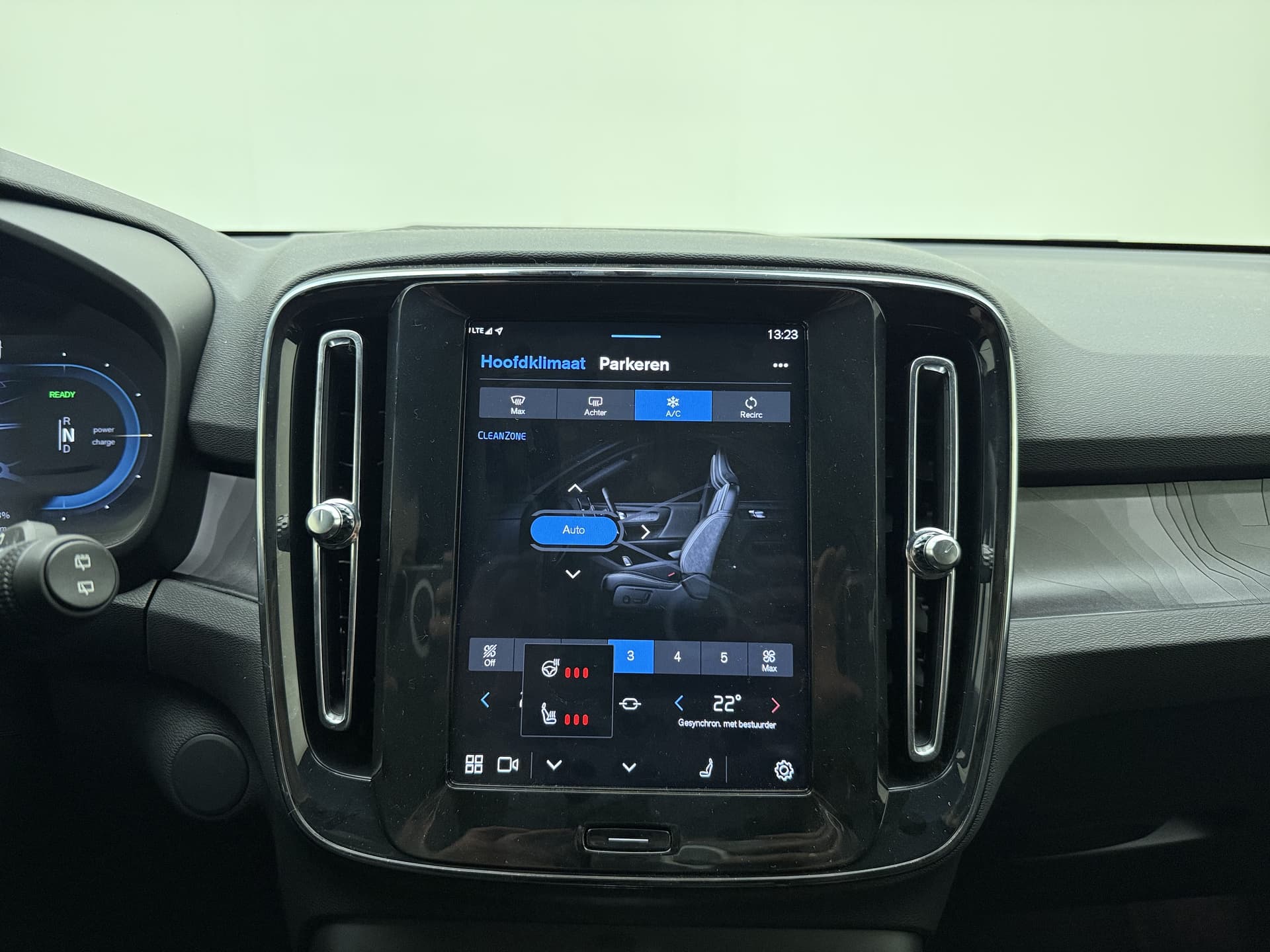 Volvo EX40 Extended Range Plus Black Edition / Pixel Koplampen / 360 Camera / 20'' / Nubuck / Harman&Kardon Audio / Getint Glas / ACC / BLIS / Stoel + Stuurw. Verwarming / thumbnail 35