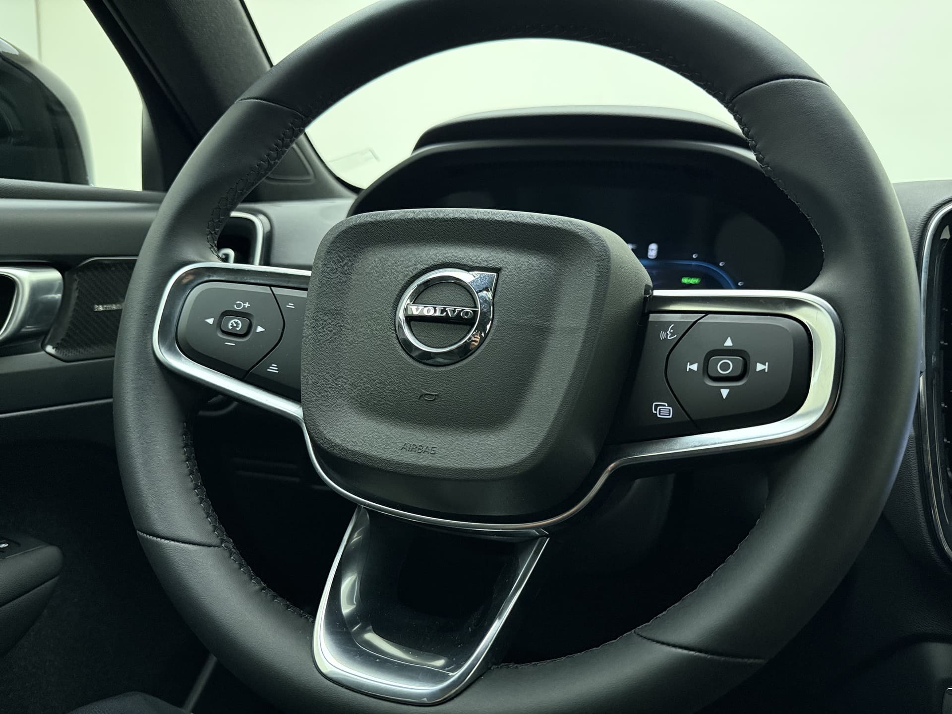 Volvo EX40 Extended Range Plus Black Edition / Pixel Koplampen / 360 Camera / 20'' / Nubuck / Harman&Kardon Audio / Getint Glas / ACC / BLIS / Stoel + Stuurw. Verwarming / thumbnail 38