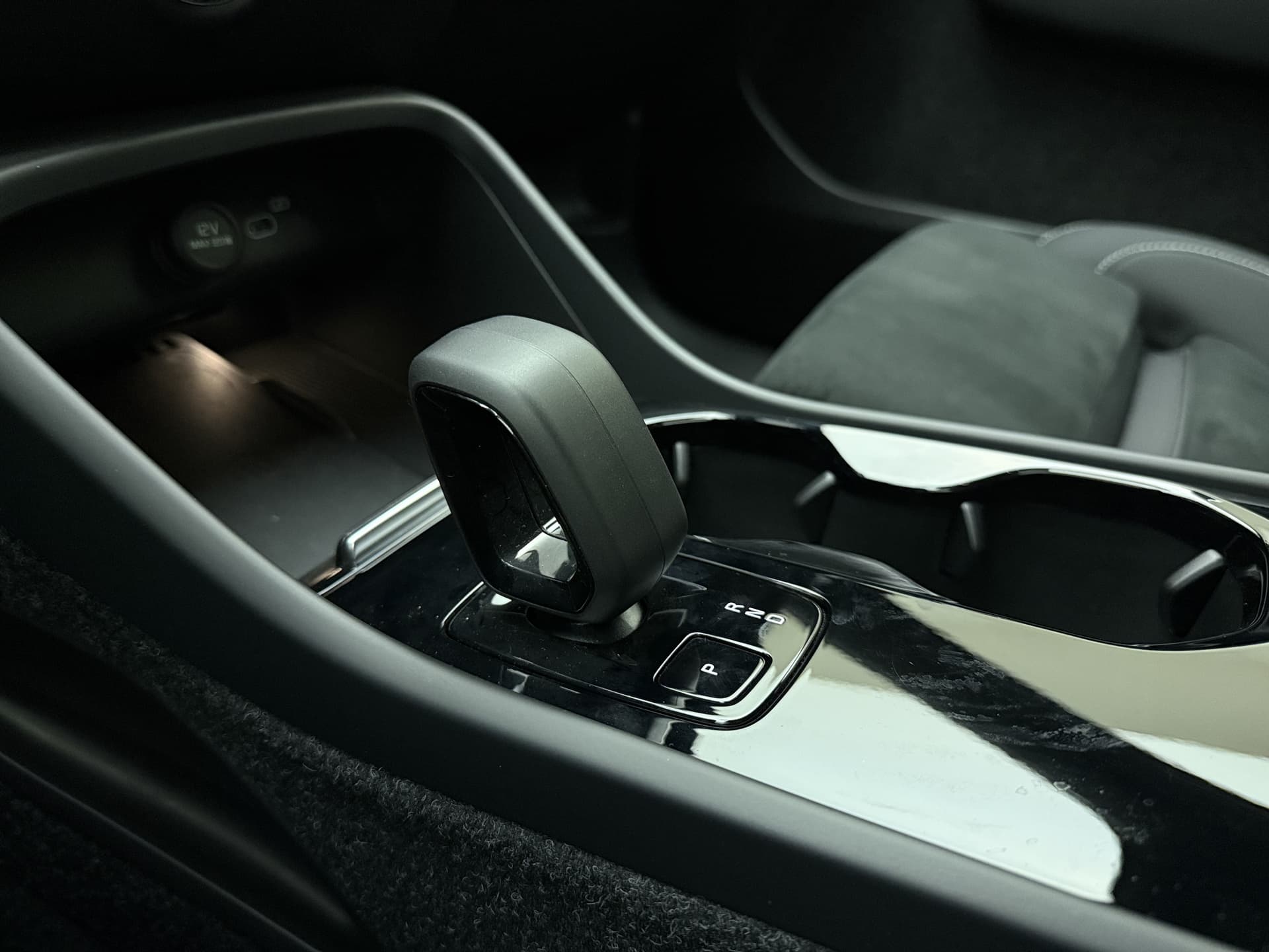 Volvo EX40 Extended Range Plus Black Edition / Pixel Koplampen / 360 Camera / 20'' / Nubuck / Harman&Kardon Audio / Getint Glas / ACC / BLIS / Stoel + Stuurw. Verwarming / thumbnail 39