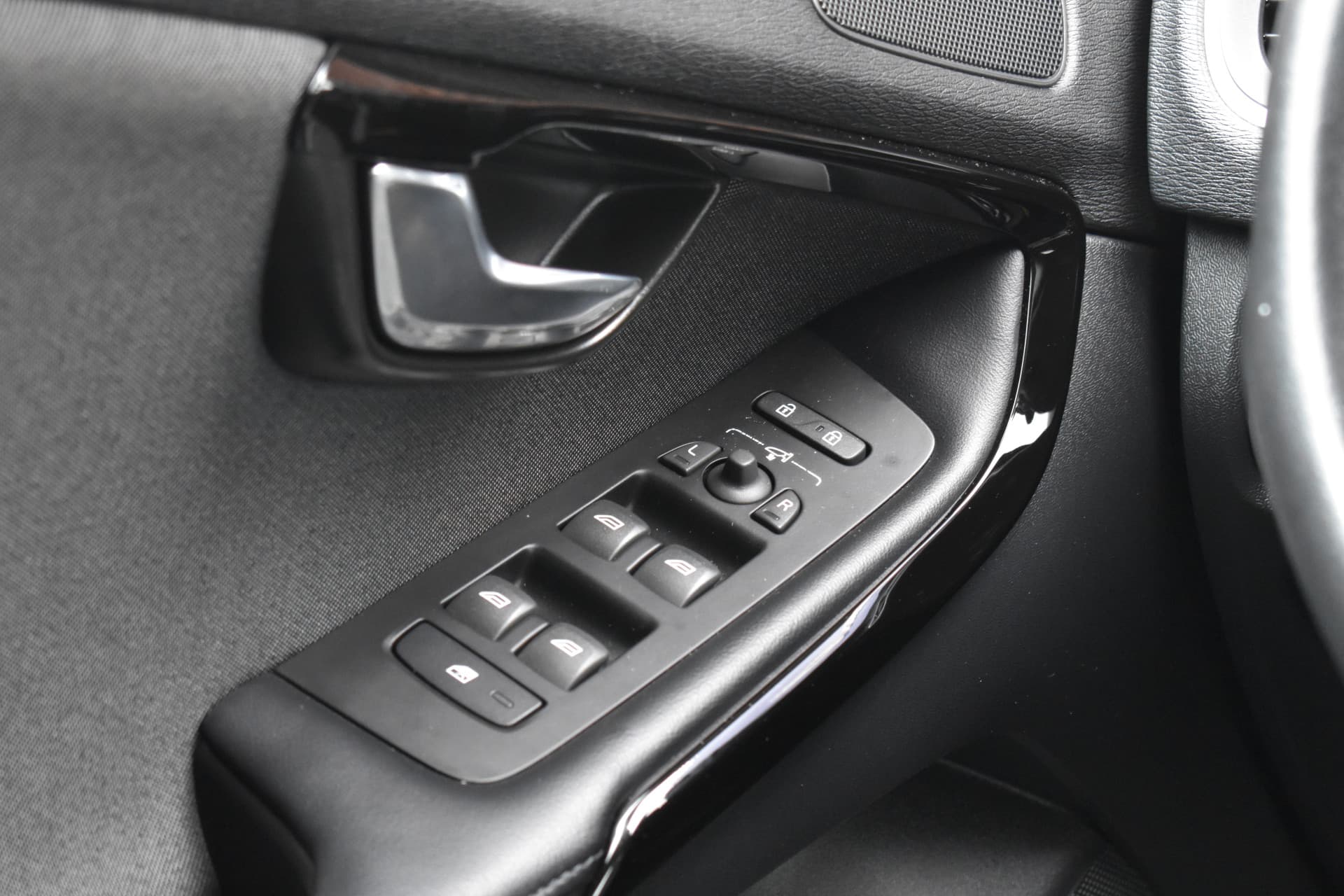 Volvo V40 T3 152PK Automaat Dynamic Edition thumbnail 9