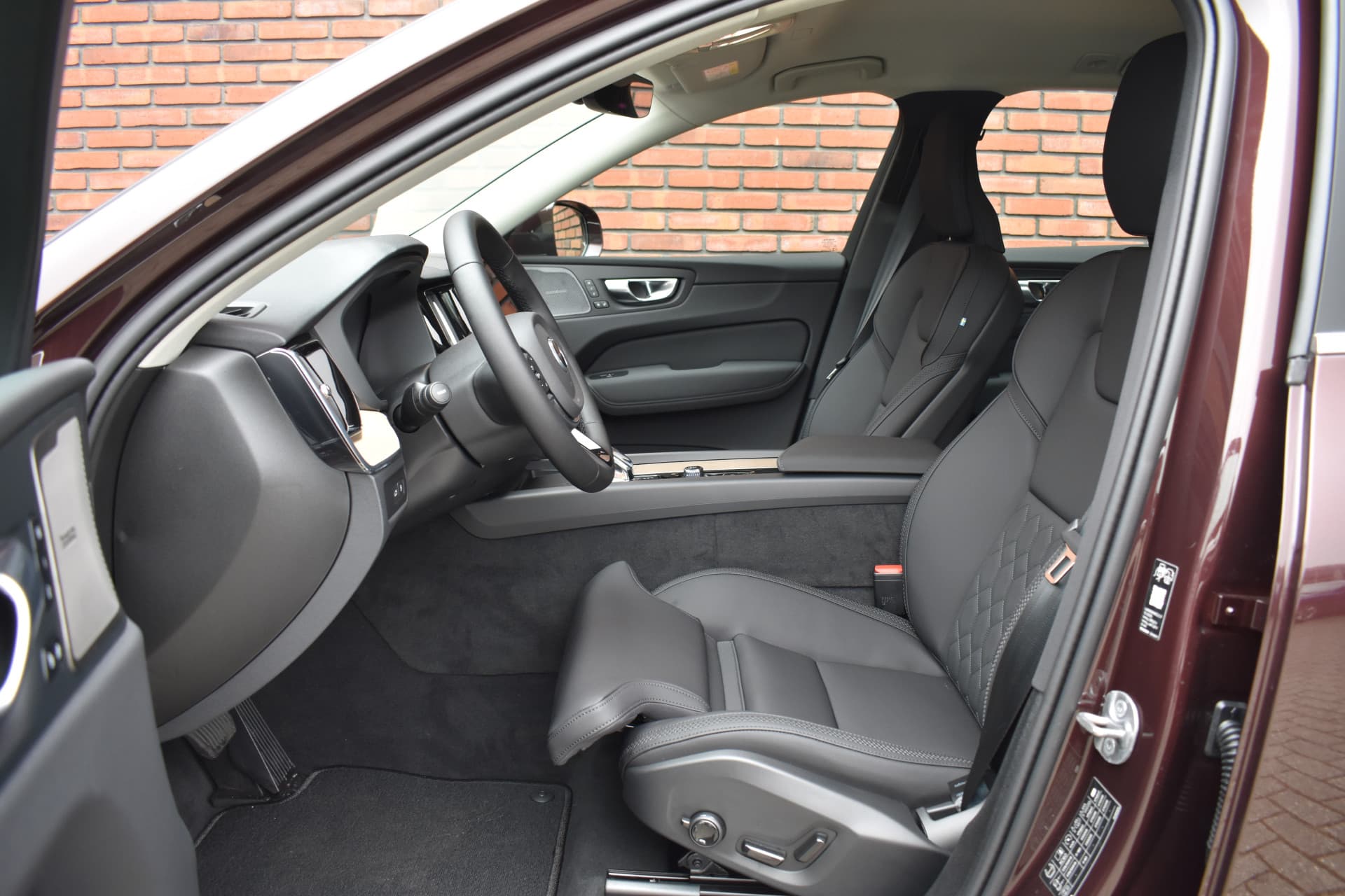 Volvo XC60 T6 350PK Plug-in hybrid AWD Plus Bright thumbnail 4