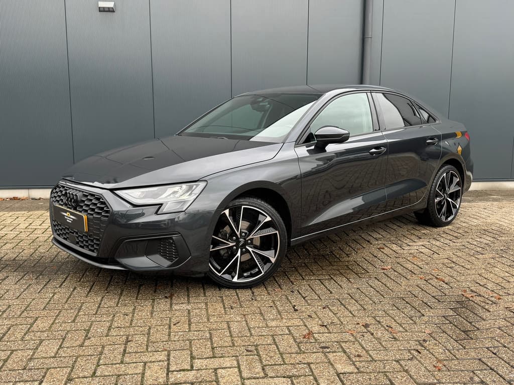 Audi A3 Limousine 30 TFSI Automaat * Carplay * Optiek Zwart * Parkeersensoren * thumbnail 2