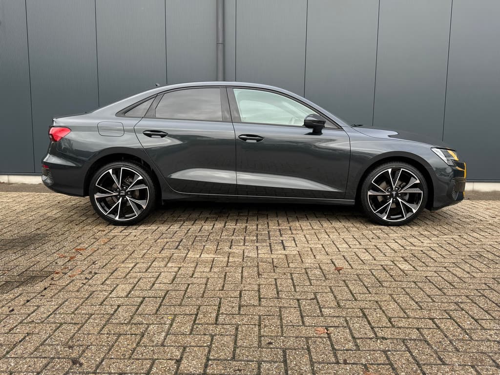 Audi A3 Limousine 30 TFSI Automaat * Carplay * Optiek Zwart * Parkeersensoren * thumbnail 4