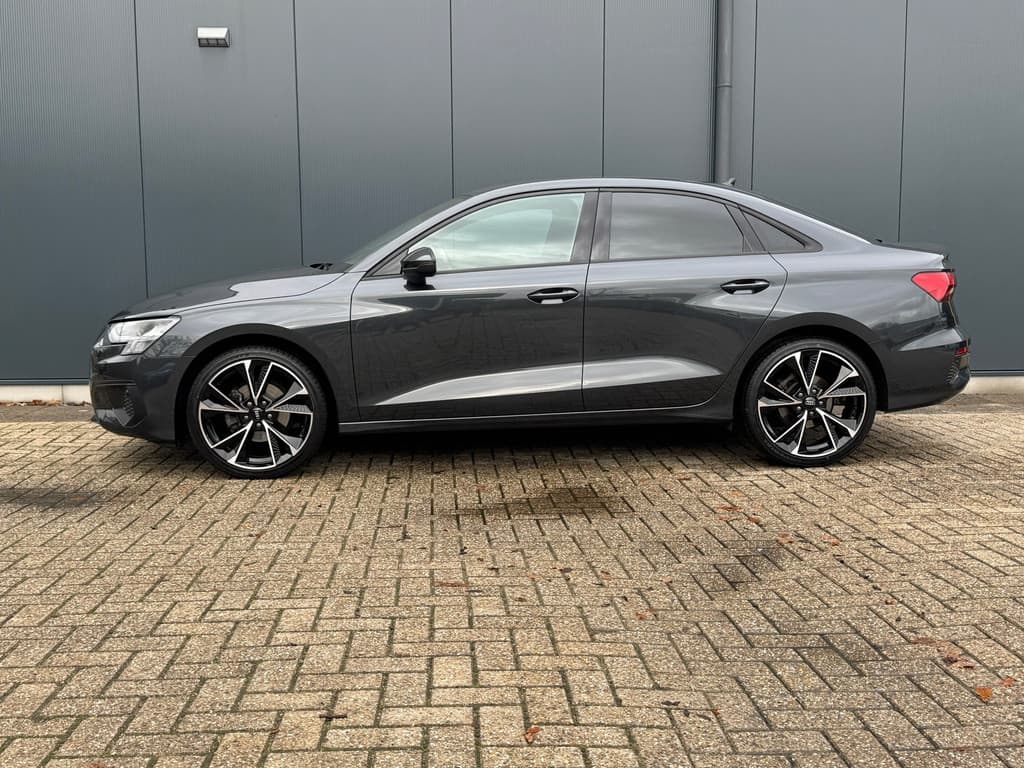 Audi A3 Limousine 30 TFSI Automaat * Carplay * Optiek Zwart * Parkeersensoren * thumbnail 8