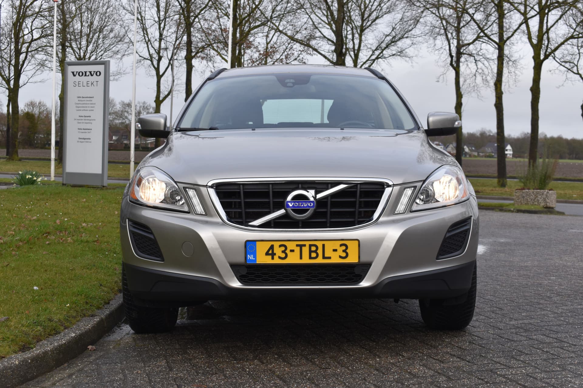 Volvo XC60 T5 241PK Automaat Kinetic thumbnail 3