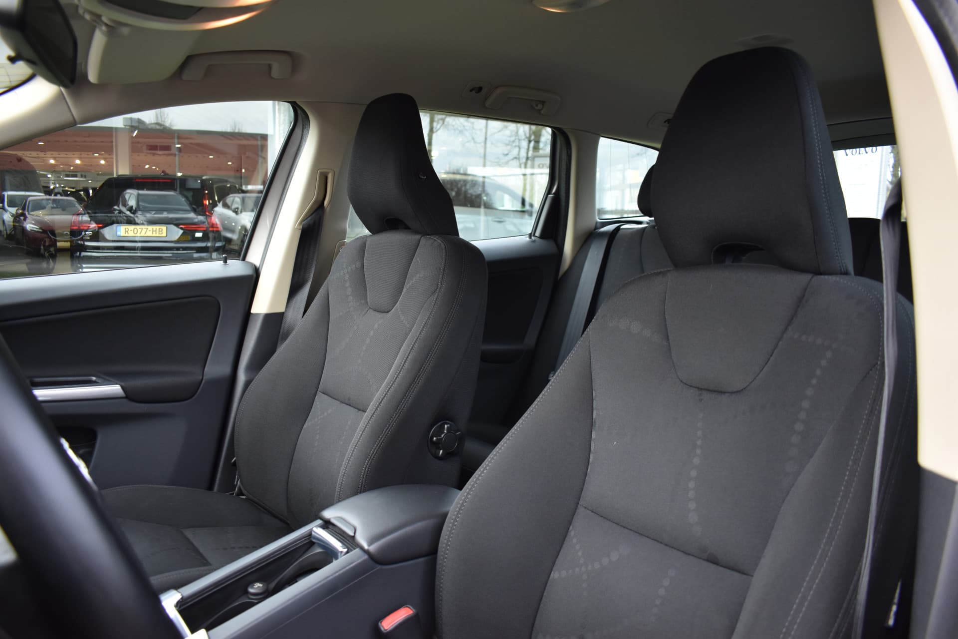 Volvo XC60 T5 241PK Automaat Kinetic thumbnail 25