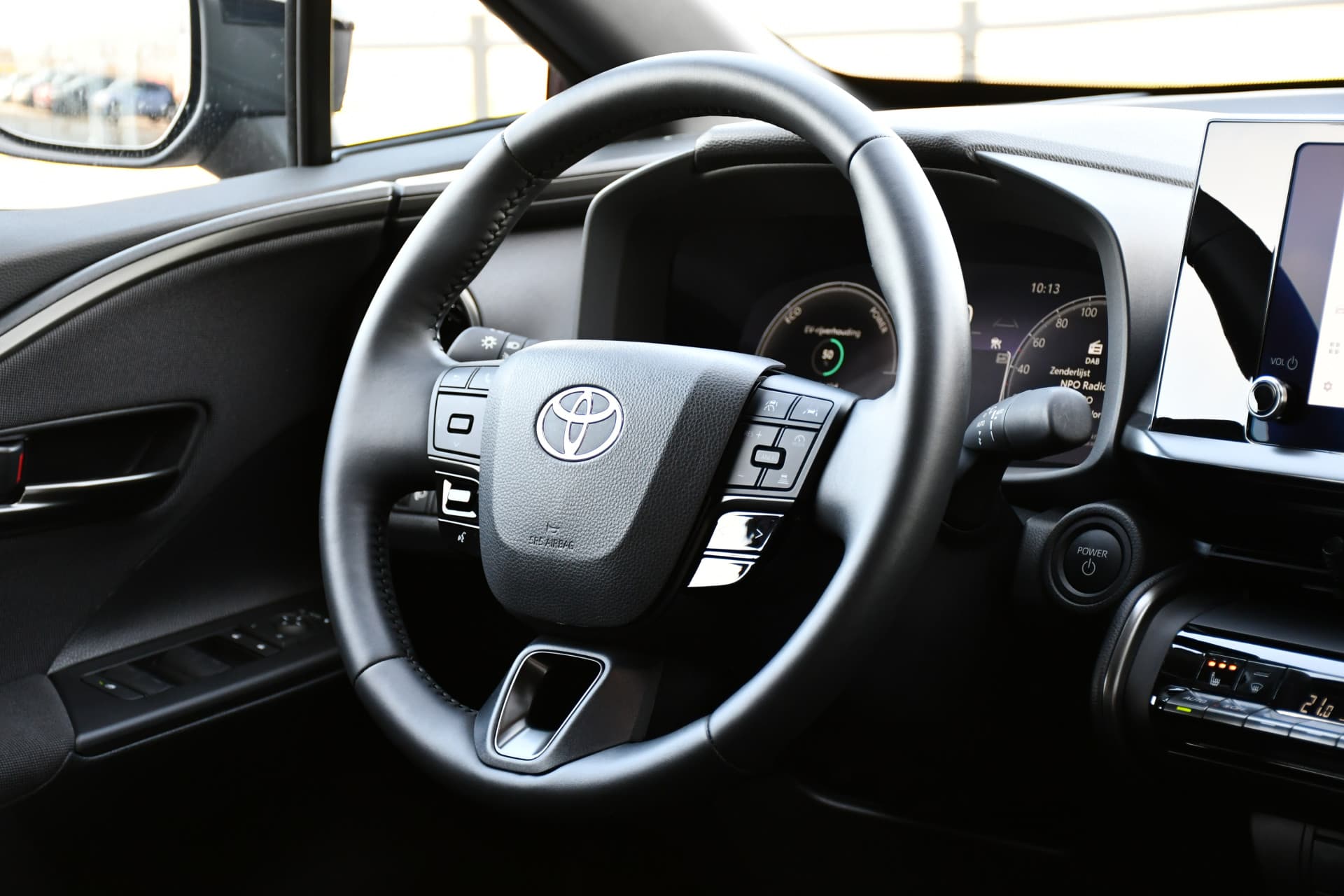 Toyota C-HR 2.0 Plug-in Hybrid 220 Dynamic Automaat 223pk thumbnail 30