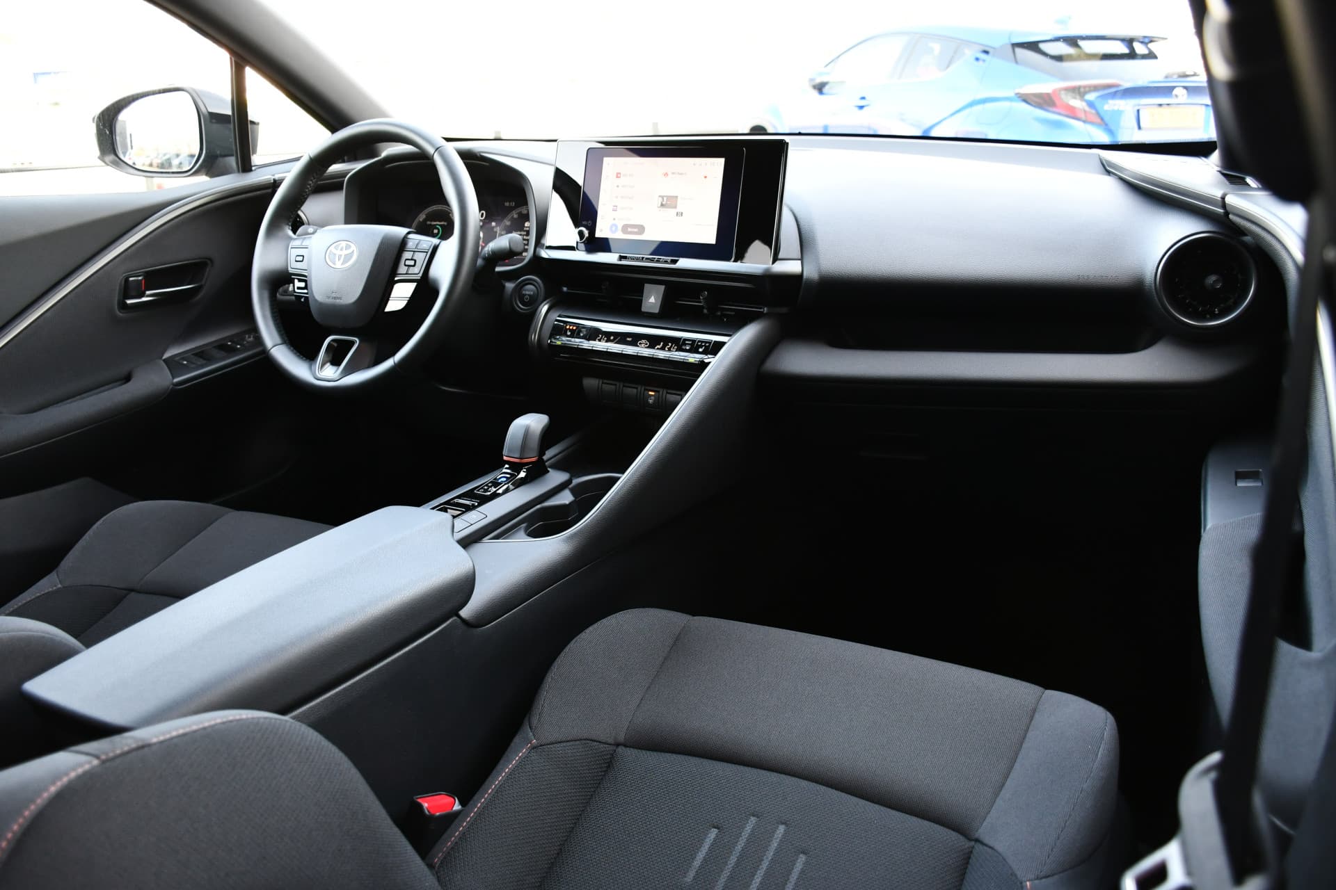 Toyota C-HR 2.0 Plug-in Hybrid 220 Dynamic Automaat 223pk thumbnail 31