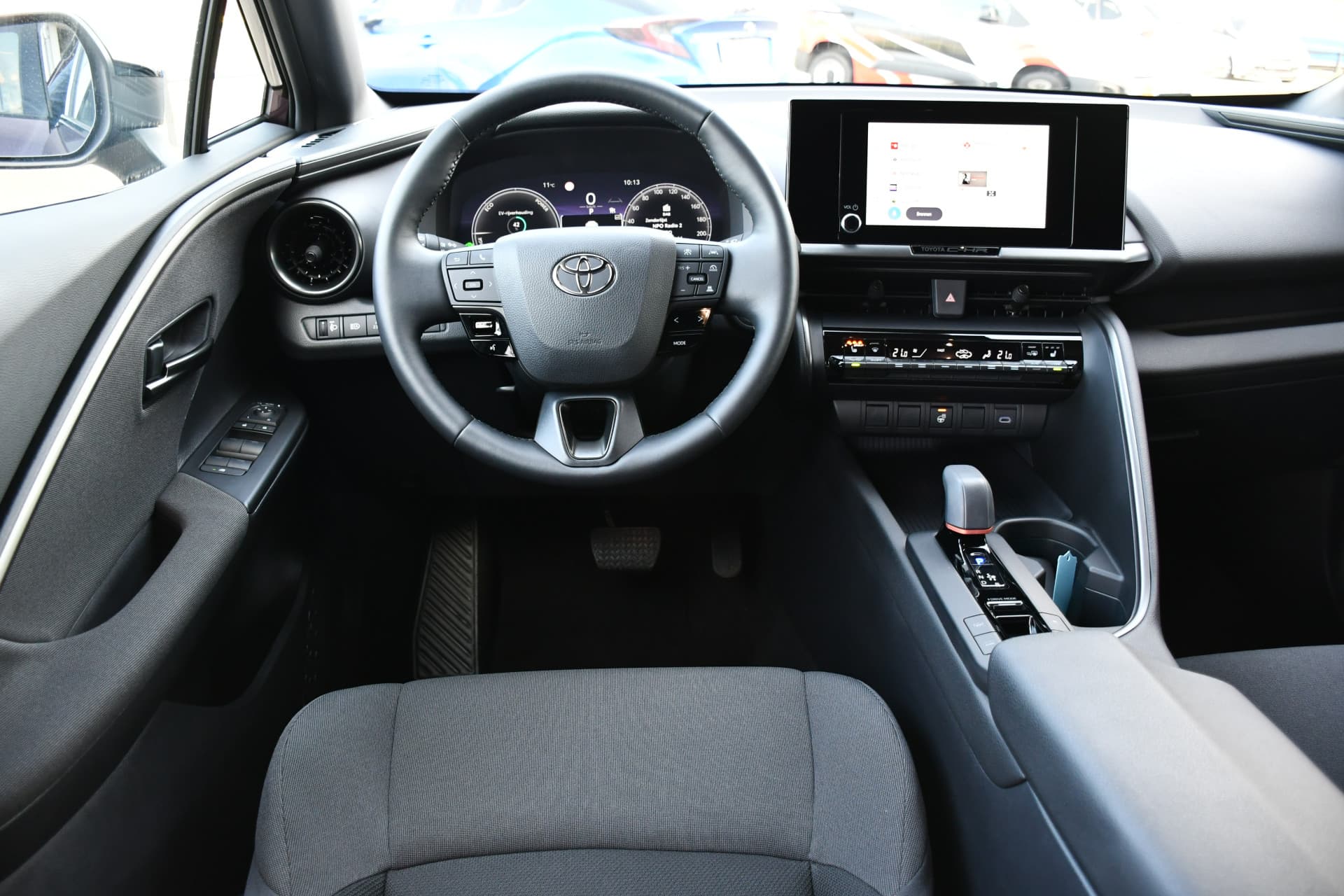 Toyota C-HR 2.0 Plug-in Hybrid 220 Dynamic Automaat 223pk thumbnail 2