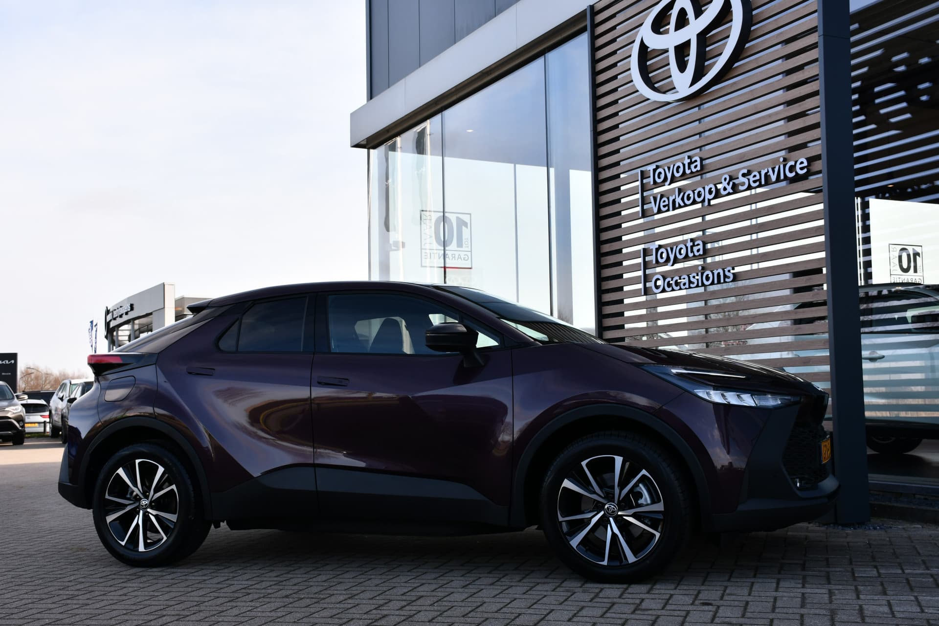 Toyota C-HR 2.0 Plug-in Hybrid 220 Dynamic Automaat 223pk thumbnail 3