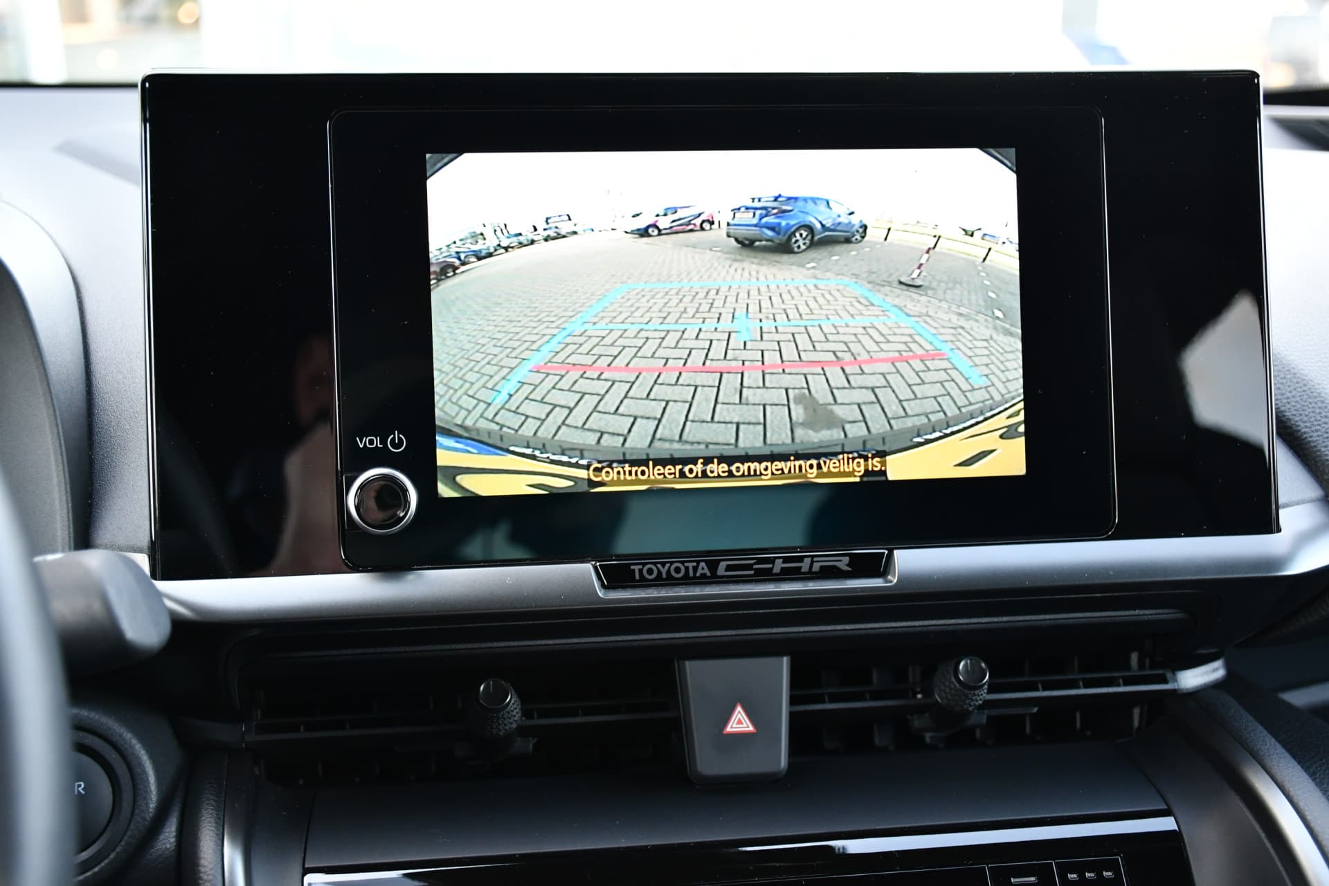 Toyota C-HR 2.0 Plug-in Hybrid 220 Dynamic Automaat 223pk thumbnail 4