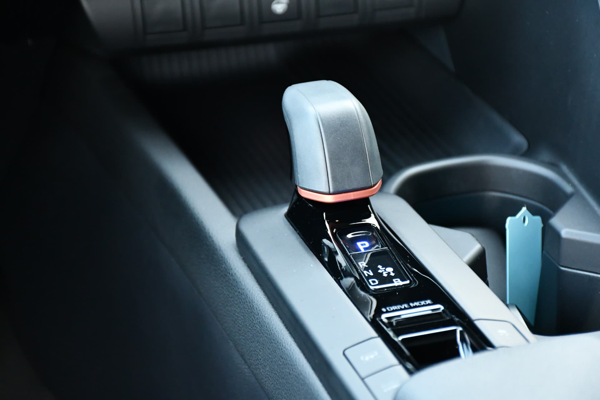 Toyota C-HR 2.0 Plug-in Hybrid 220 Dynamic Automaat 223pk thumbnail 12