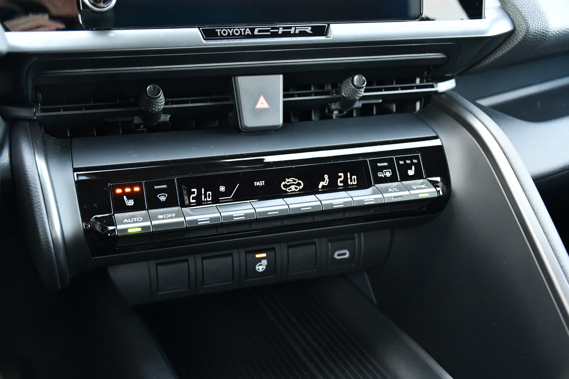 Toyota C-HR 2.0 Plug-in Hybrid 220 Dynamic Automaat 223pk thumbnail 17